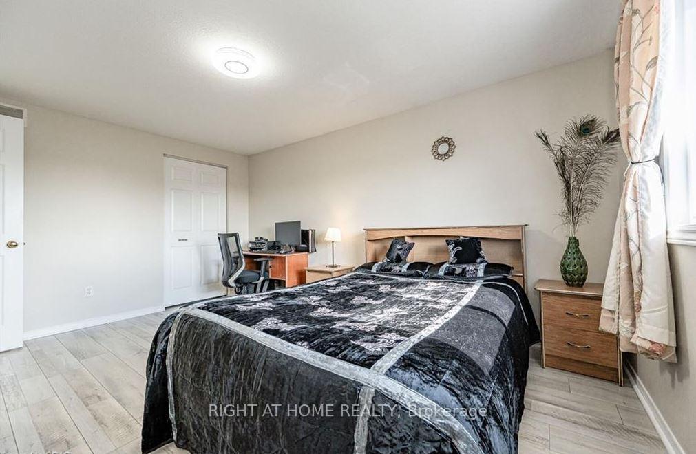 Photo 13 of Unit (Upper), 31 Gosling Gardens, Guelph, Clairfields/Hanlon Business Park — HOMEH