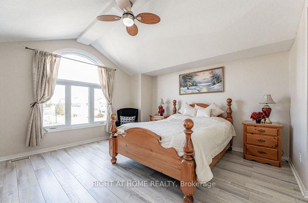 Photo 16 of Unit (Upper), 31 Gosling Gardens, Guelph, Clairfields/Hanlon Business Park — HOMEH