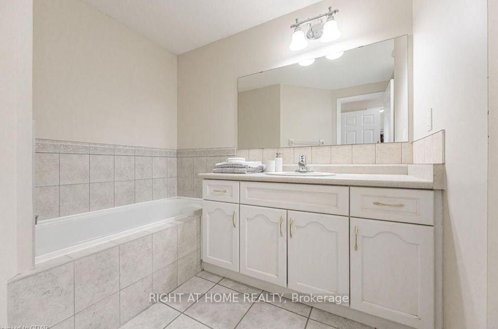 Photo 18 of Unit (Upper), 31 Gosling Gardens, Guelph, Clairfields/Hanlon Business Park — HOMEH