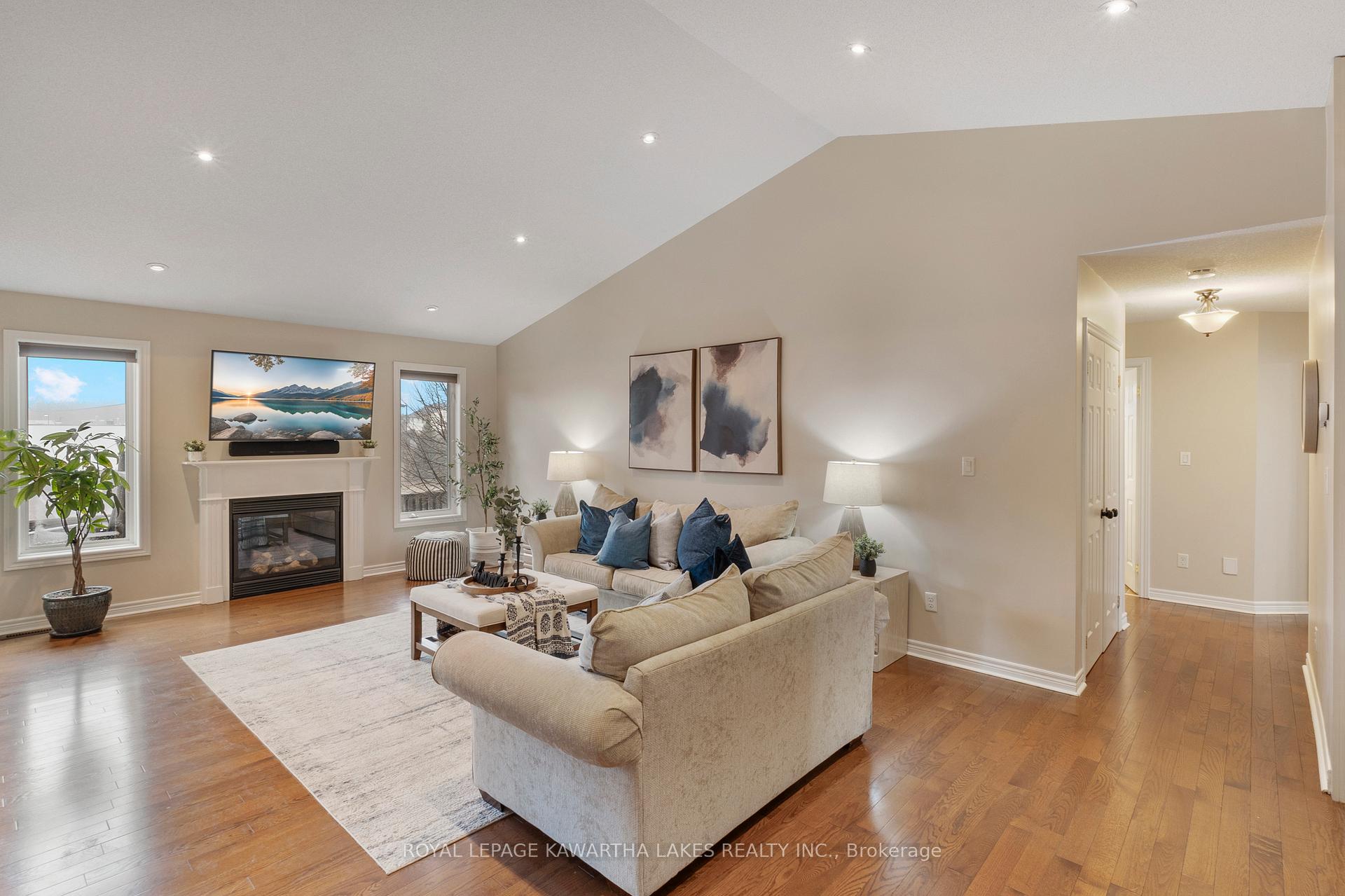 Photo 10 of 20 Thrushwood Trail, Kawartha Lakes, Lindsay — HOMEH
