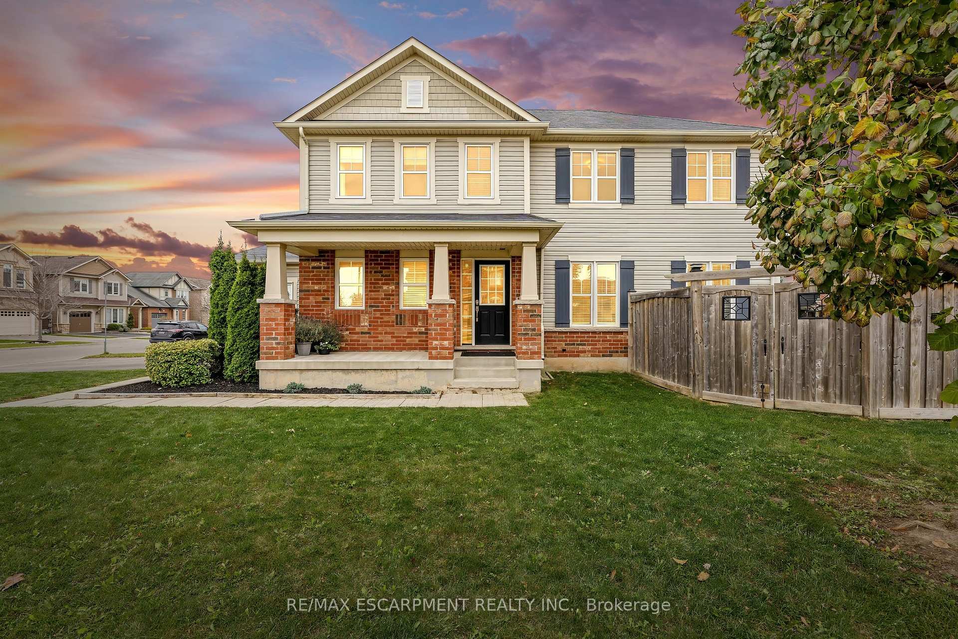 Photo 2 of 279 Leiterman Drive, Milton, Willmott — HOMEH