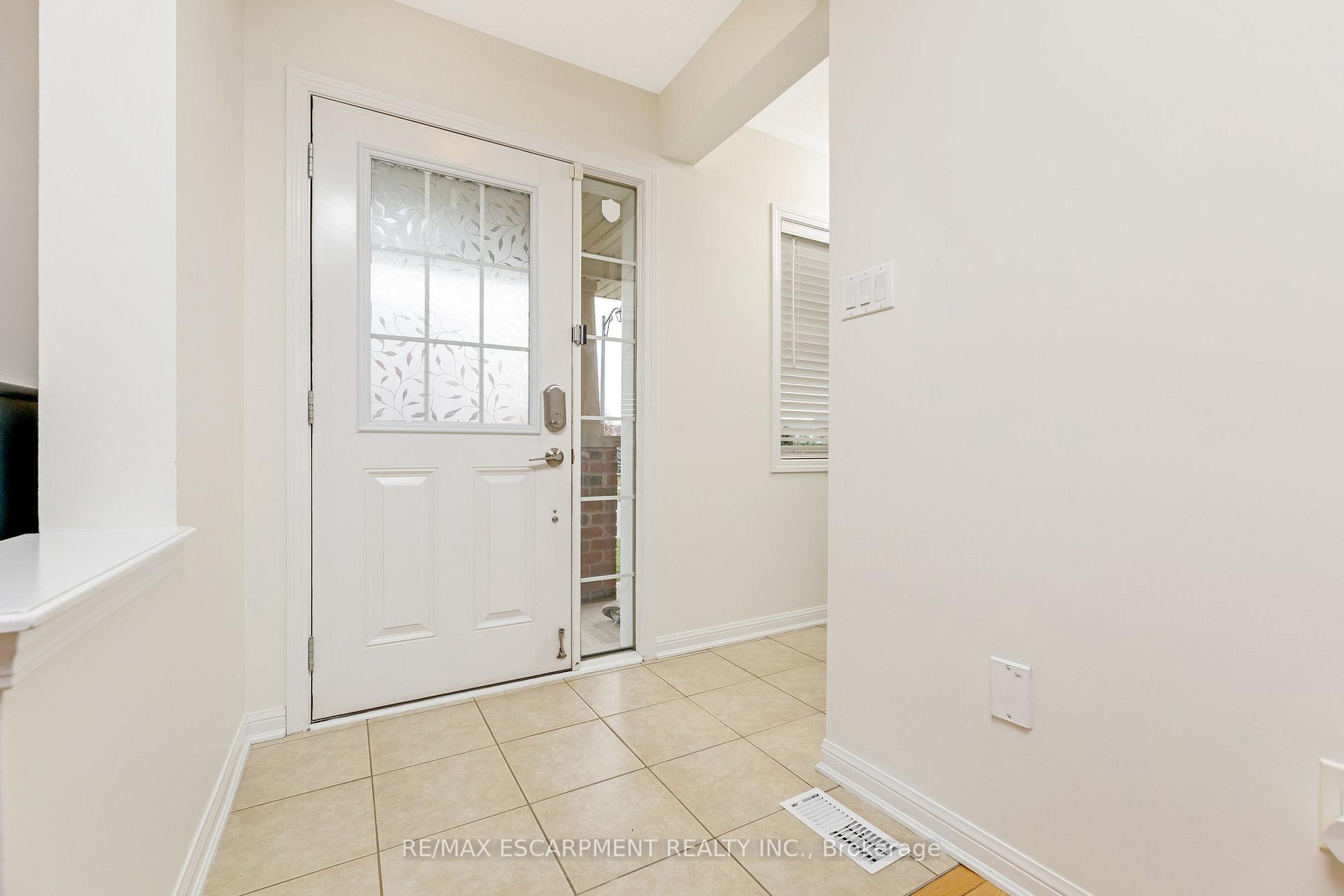 Photo 9 of 279 Leiterman Drive, Milton, Willmott — HOMEH