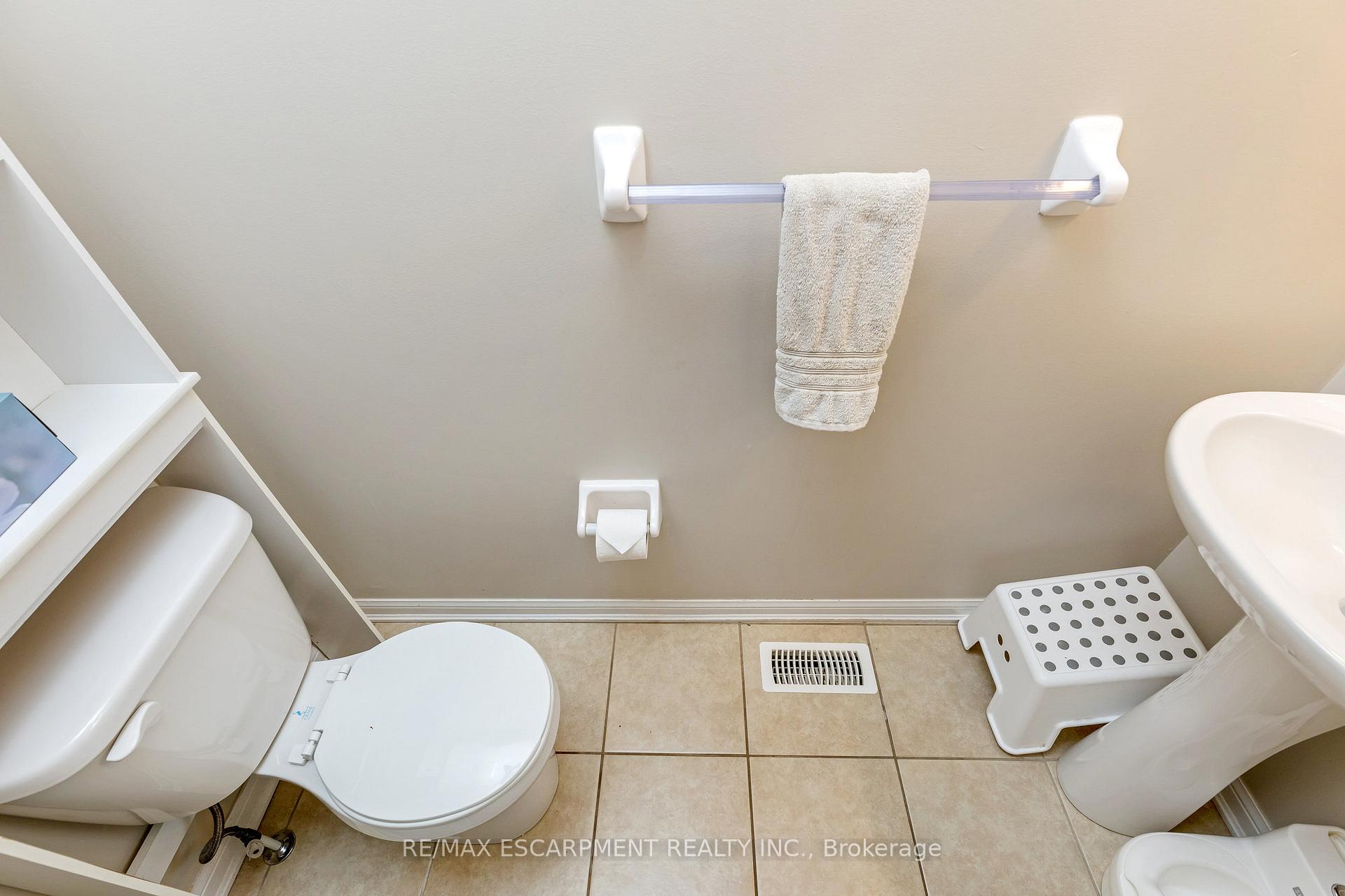 Photo 18 of 279 Leiterman Drive, Milton, Willmott — HOMEH