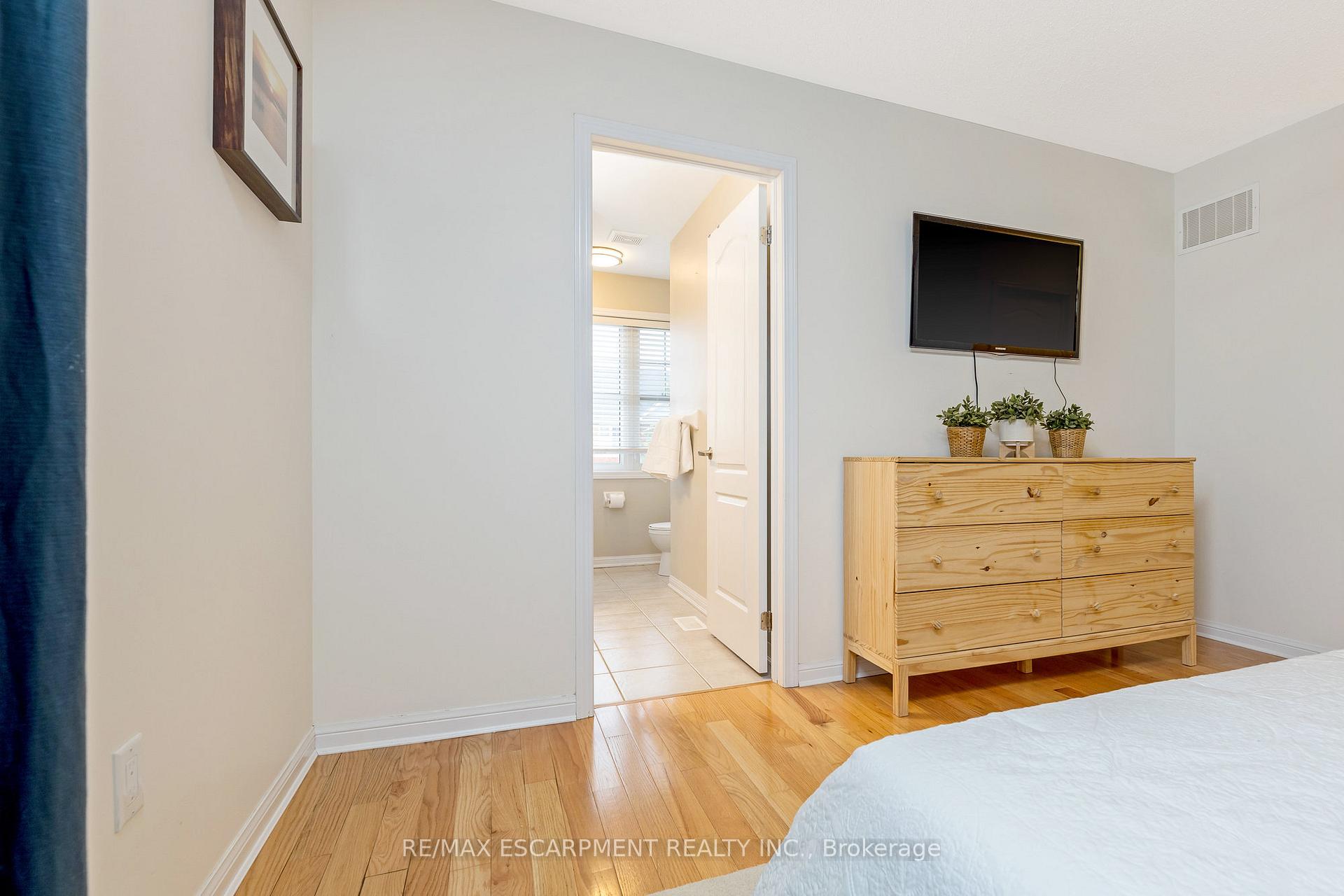 Photo 21 of 279 Leiterman Drive, Milton, Willmott — HOMEH