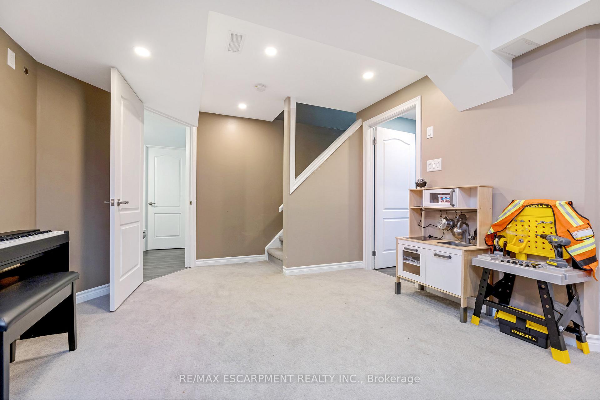 Photo 27 of 279 Leiterman Drive, Milton, Willmott — HOMEH