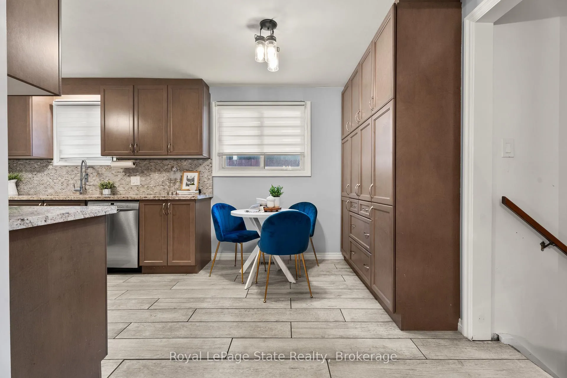 Photo 3 of 215 Berkindale Drive, Hamilton, Riverdale — HOMEH