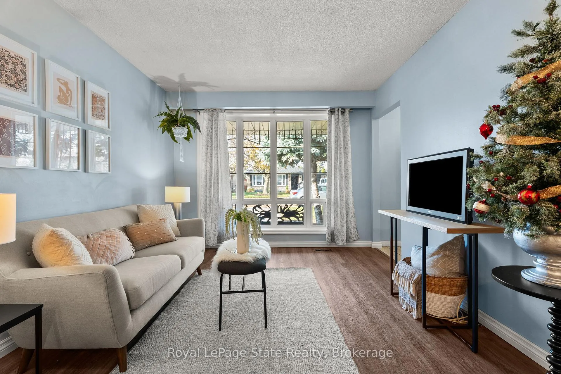Photo 4 of 215 Berkindale Drive, Hamilton, Riverdale — HOMEH