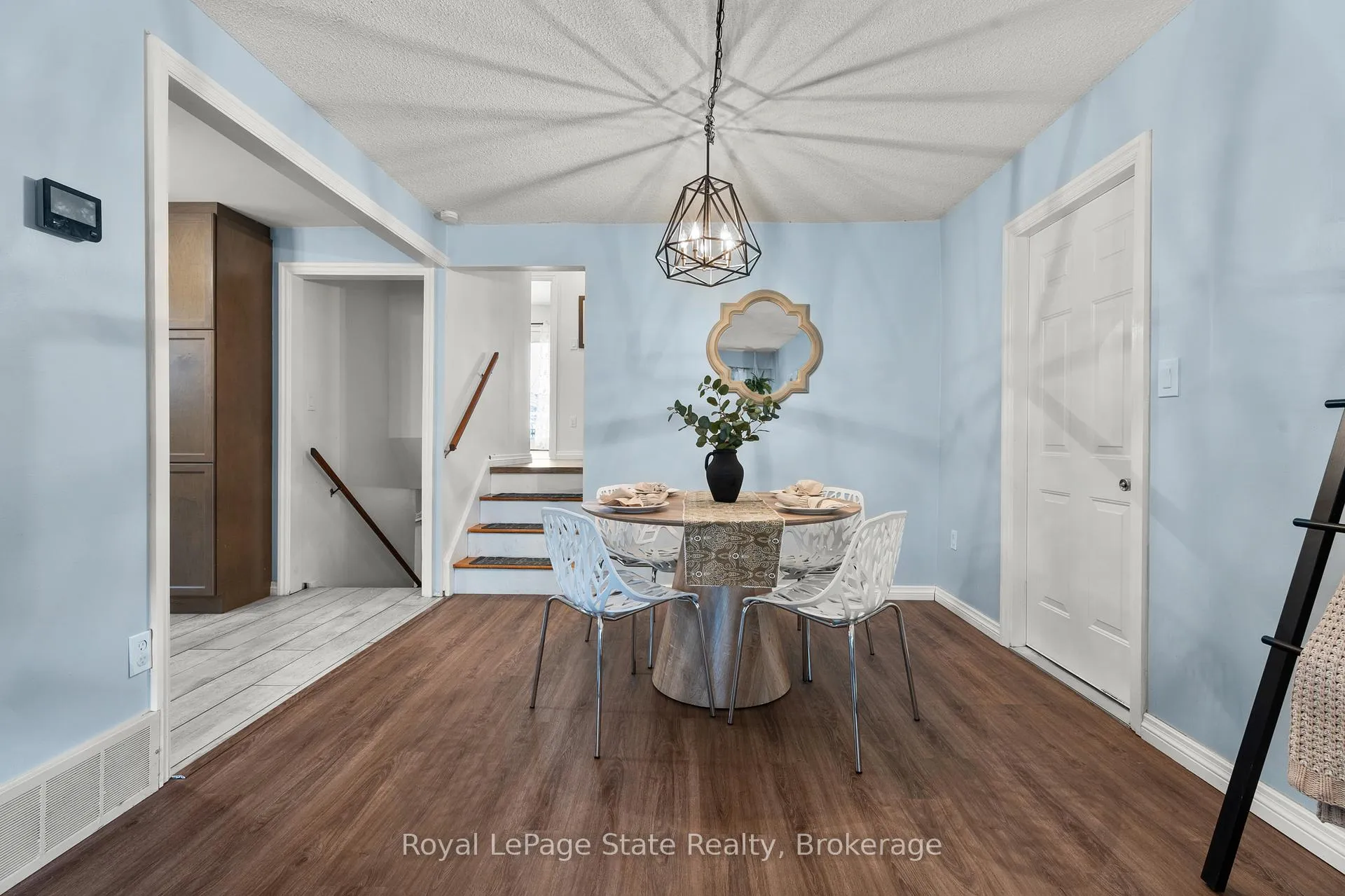 Photo 5 of 215 Berkindale Drive, Hamilton, Riverdale — HOMEH