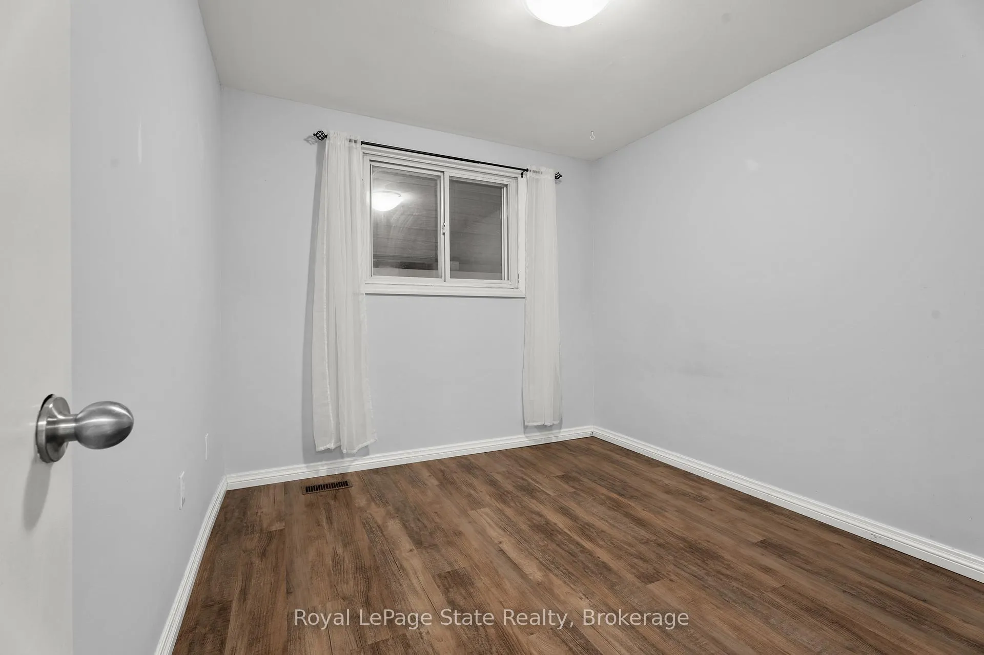 Photo 9 of 215 Berkindale Drive, Hamilton, Riverdale — HOMEH