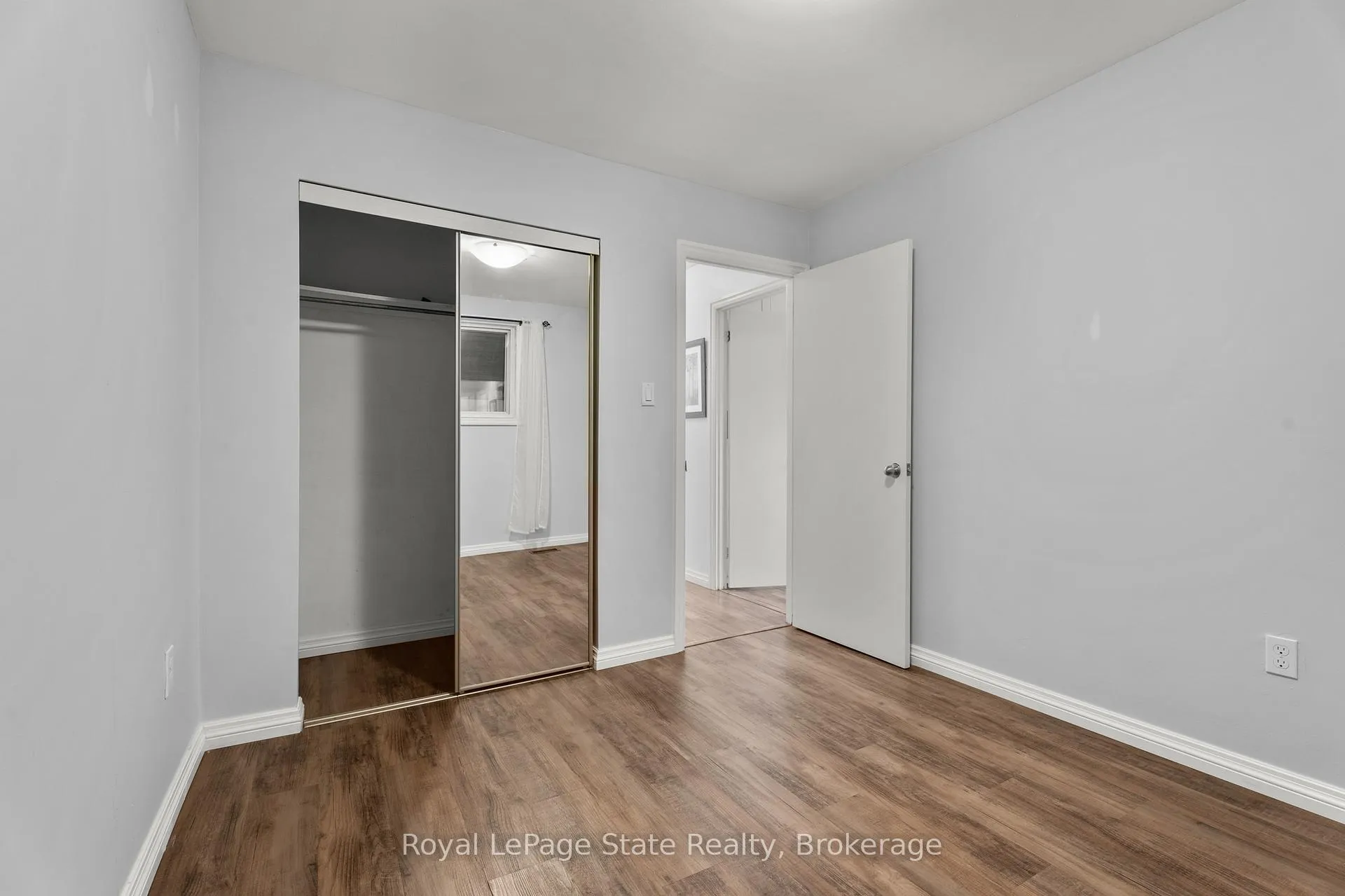 Photo 10 of 215 Berkindale Drive, Hamilton, Riverdale — HOMEH