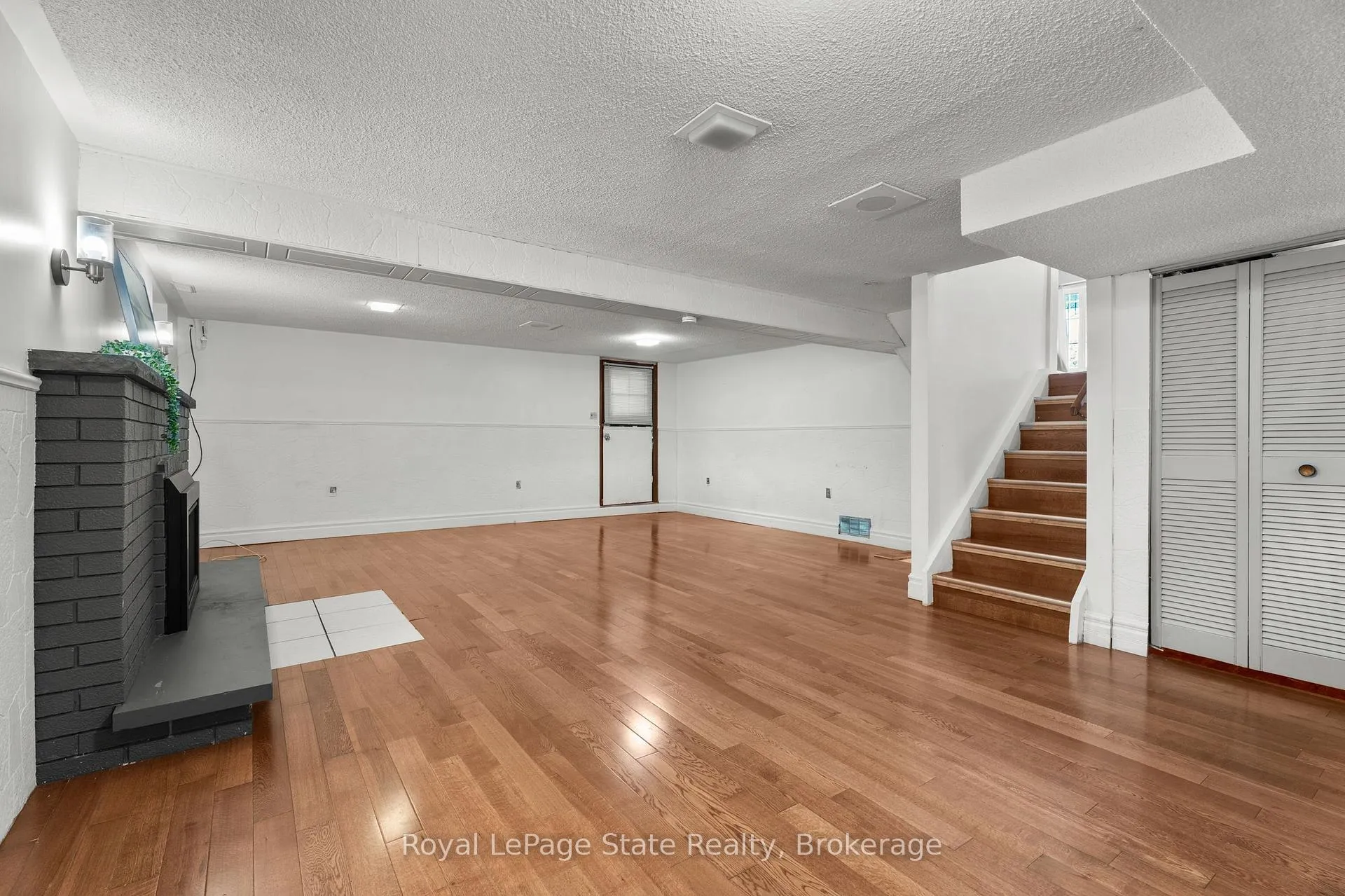 Photo 14 of 215 Berkindale Drive, Hamilton, Riverdale — HOMEH