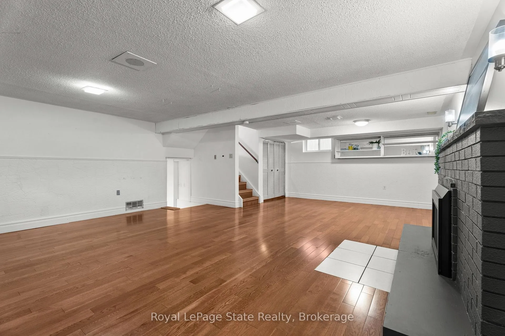 Photo 16 of 215 Berkindale Drive, Hamilton, Riverdale — HOMEH
