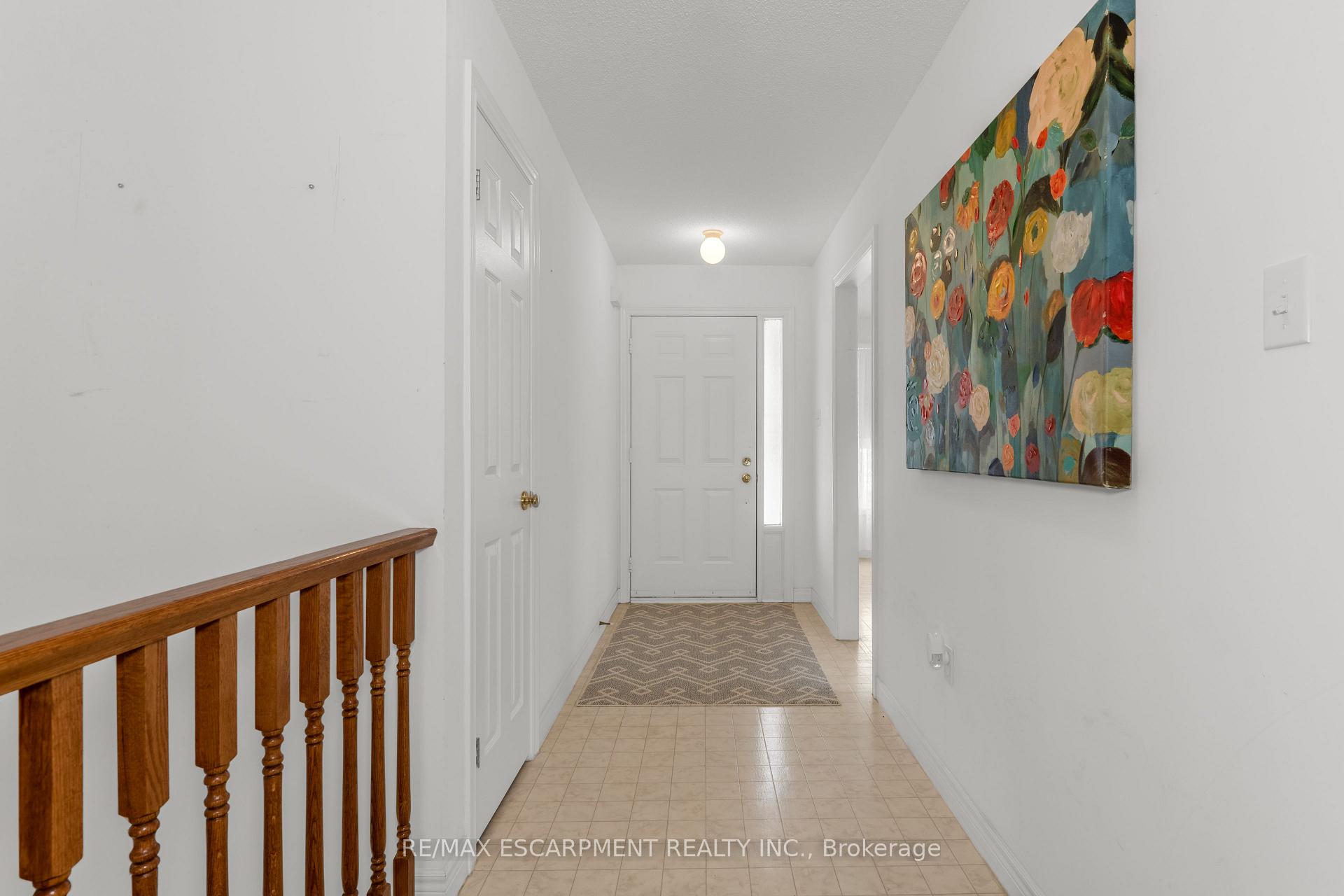 Photo 6 of 77 Colonial Crescent, Grimsby, Grimsby East — HOMEH