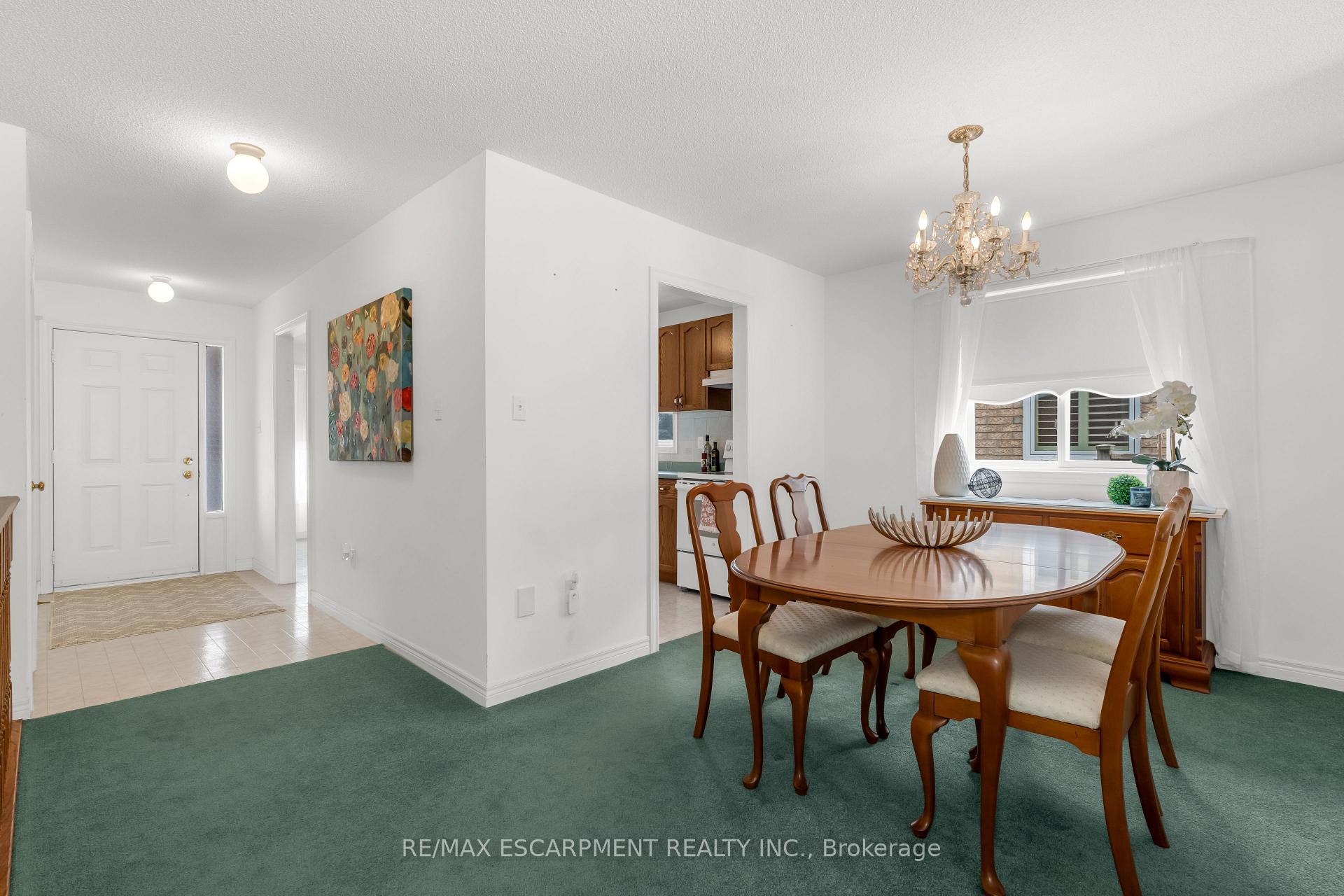Photo 14 of 77 Colonial Crescent, Grimsby, Grimsby East — HOMEH