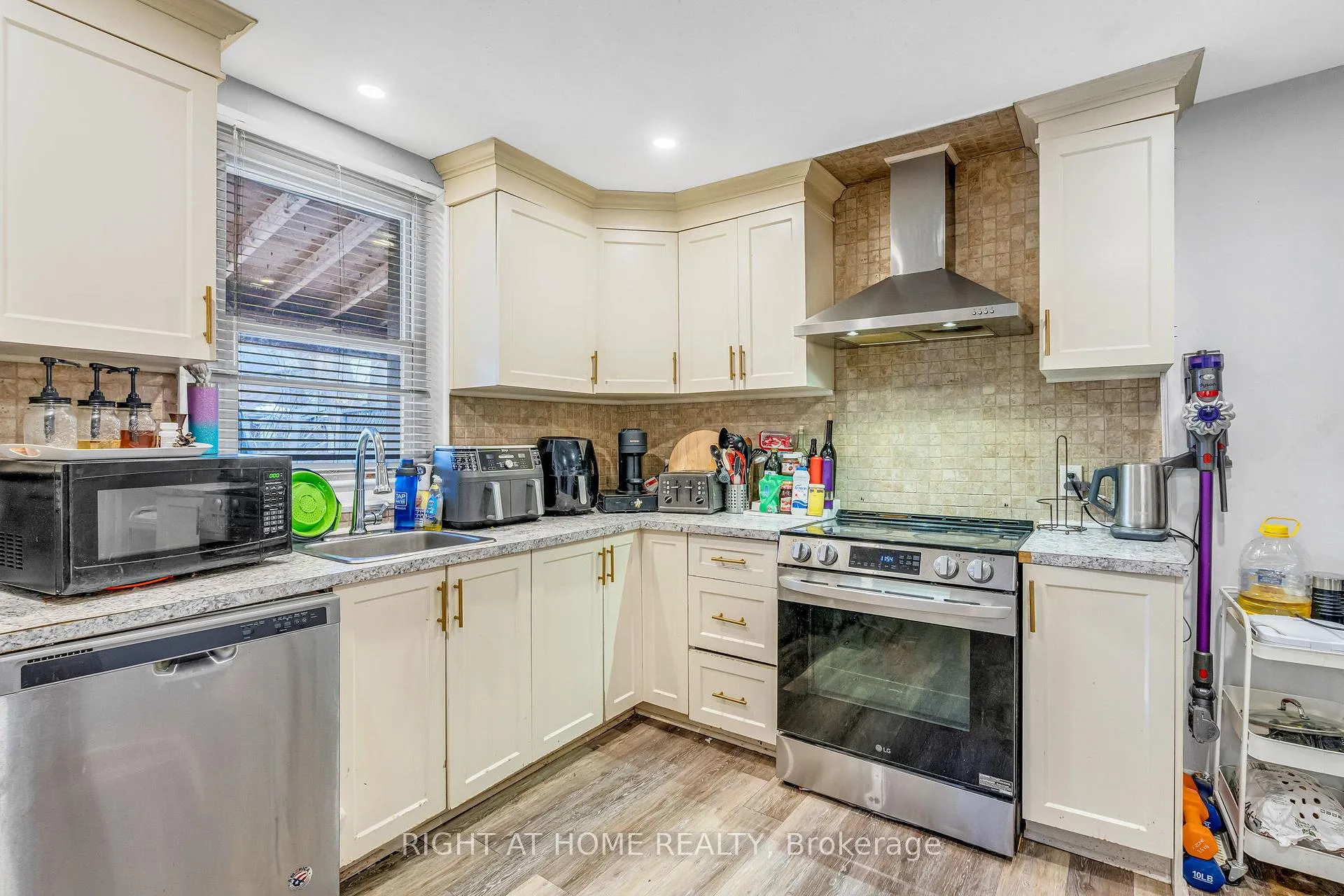 Photo 15 of 207 Lottridge Street, Hamilton, Stipley — HOMEH