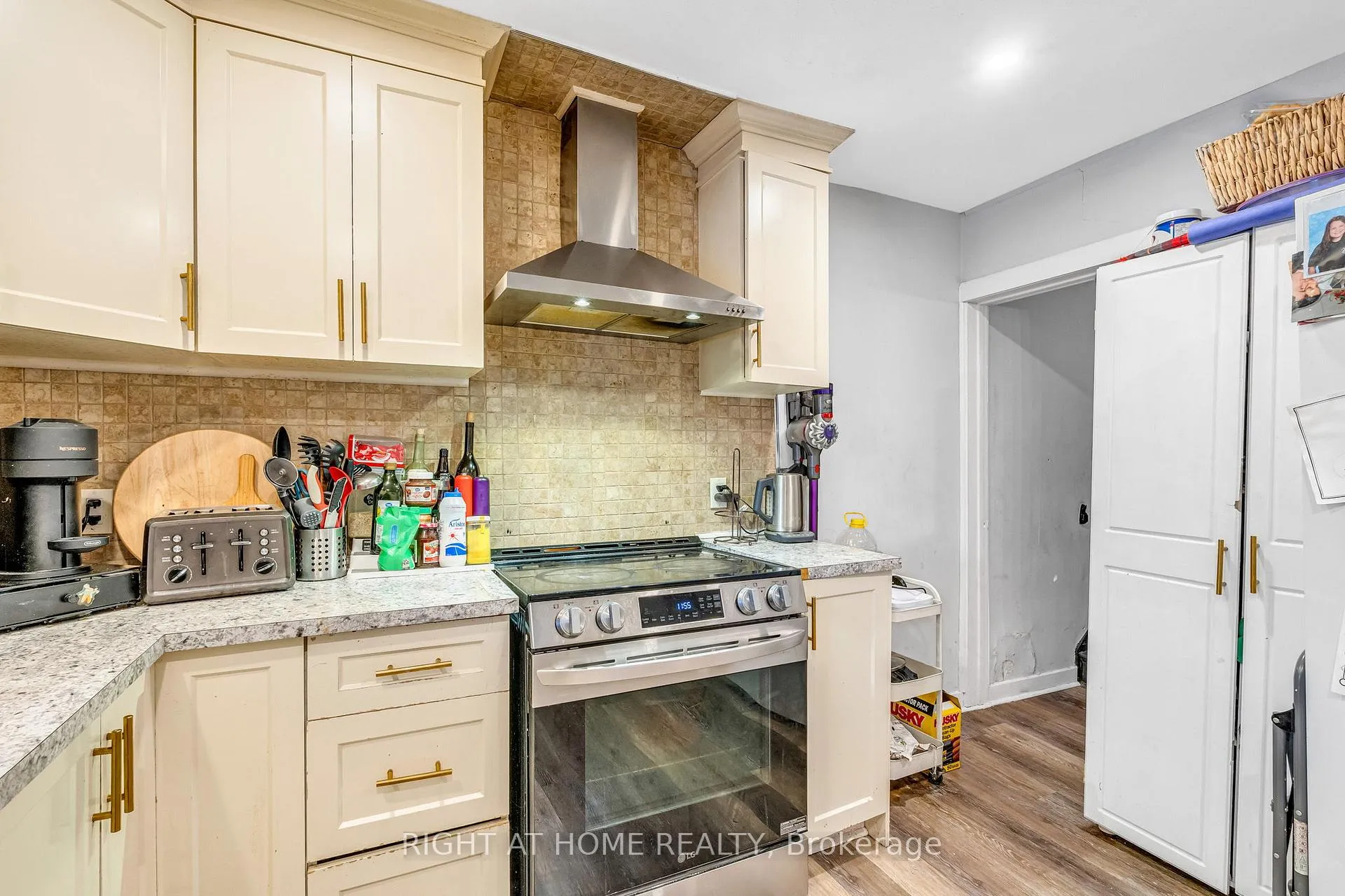 Photo 16 of 207 Lottridge Street, Hamilton, Stipley — HOMEH