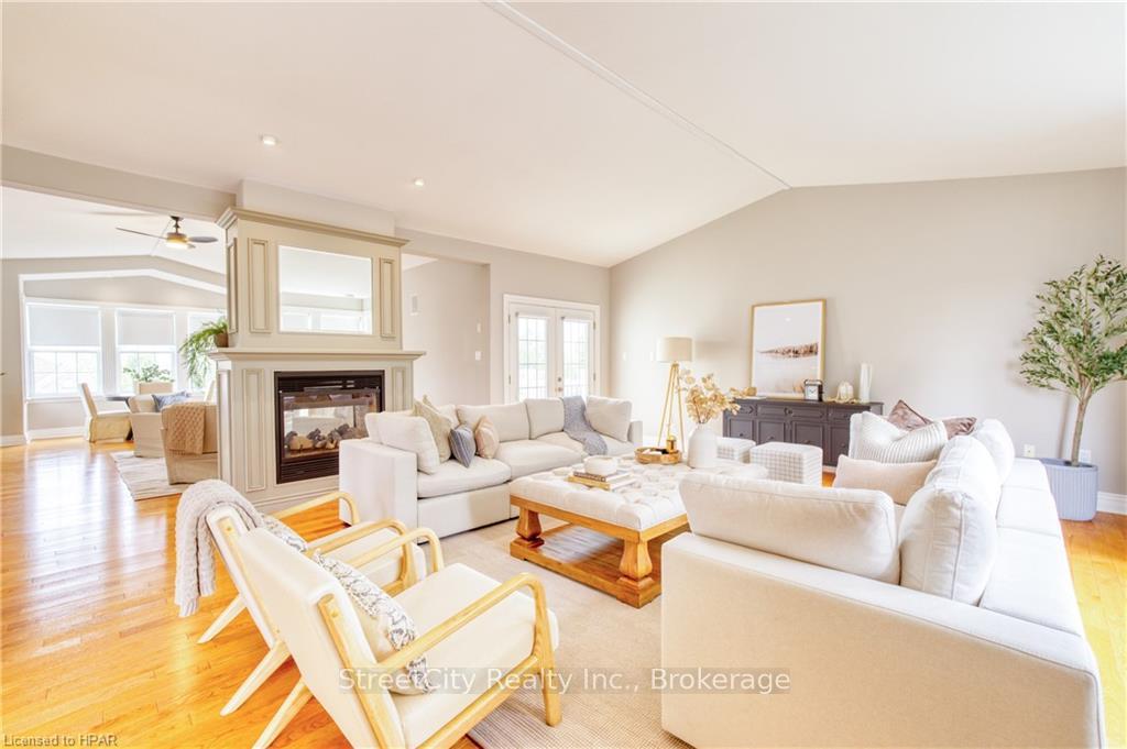 Photo 4 of 13 Harbour Court, Bluewater, Bayfield — HOMEH