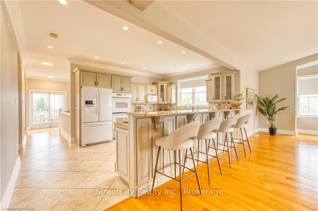 Photo 2 of 13 Harbour Court, Bluewater, Bayfield — HOMEH