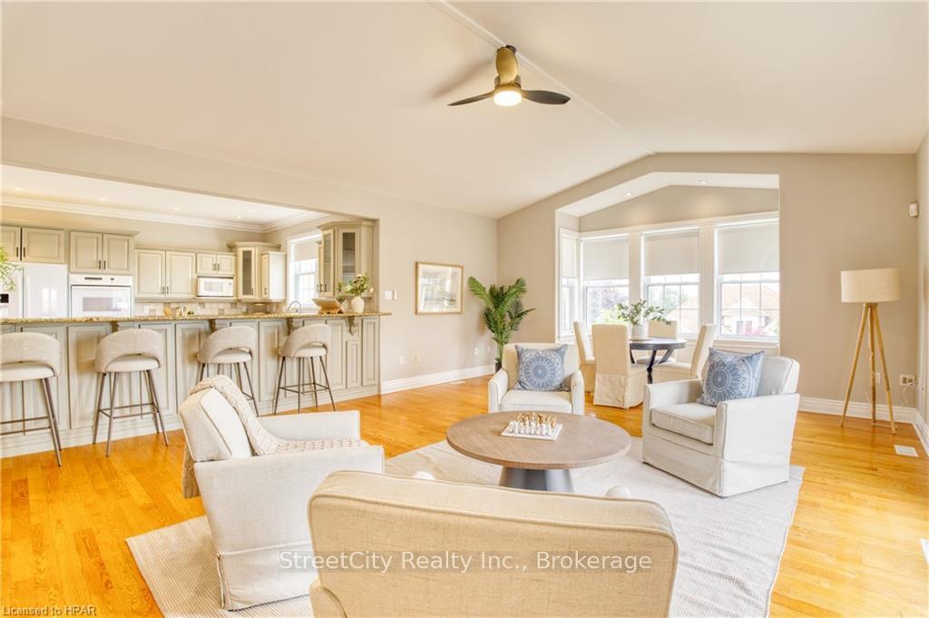 Photo 5 of 13 Harbour Court, Bluewater, Bayfield — HOMEH