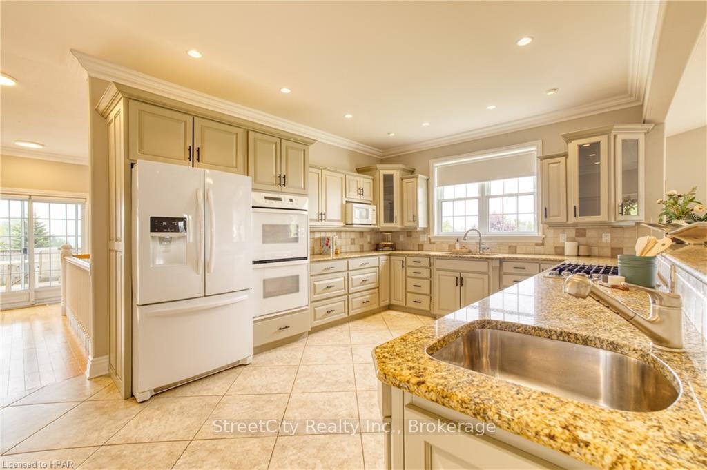 Photo 8 of 13 Harbour Court, Bluewater, Bayfield — HOMEH