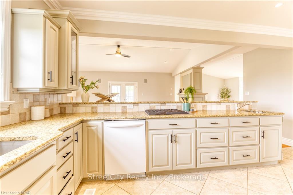 Photo 10 of 13 Harbour Court, Bluewater, Bayfield — HOMEH