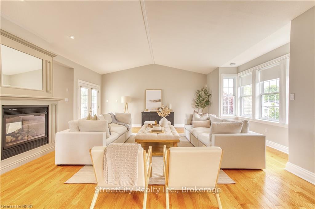Photo 14 of 13 Harbour Court, Bluewater, Bayfield — HOMEH