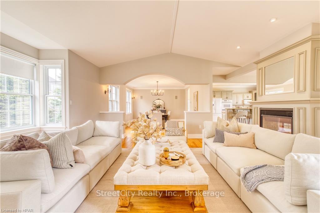 Photo 15 of 13 Harbour Court, Bluewater, Bayfield — HOMEH