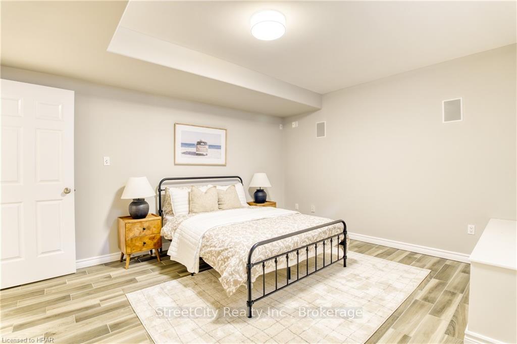 Photo 24 of 13 Harbour Court, Bluewater, Bayfield — HOMEH