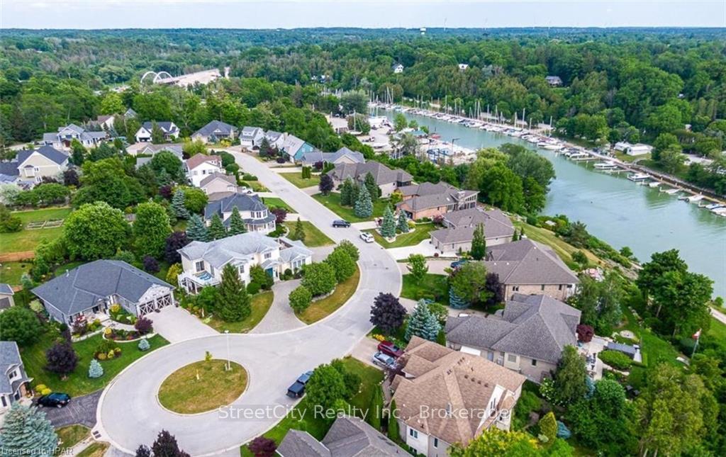 Photo 28 of 13 Harbour Court, Bluewater, Bayfield — HOMEH