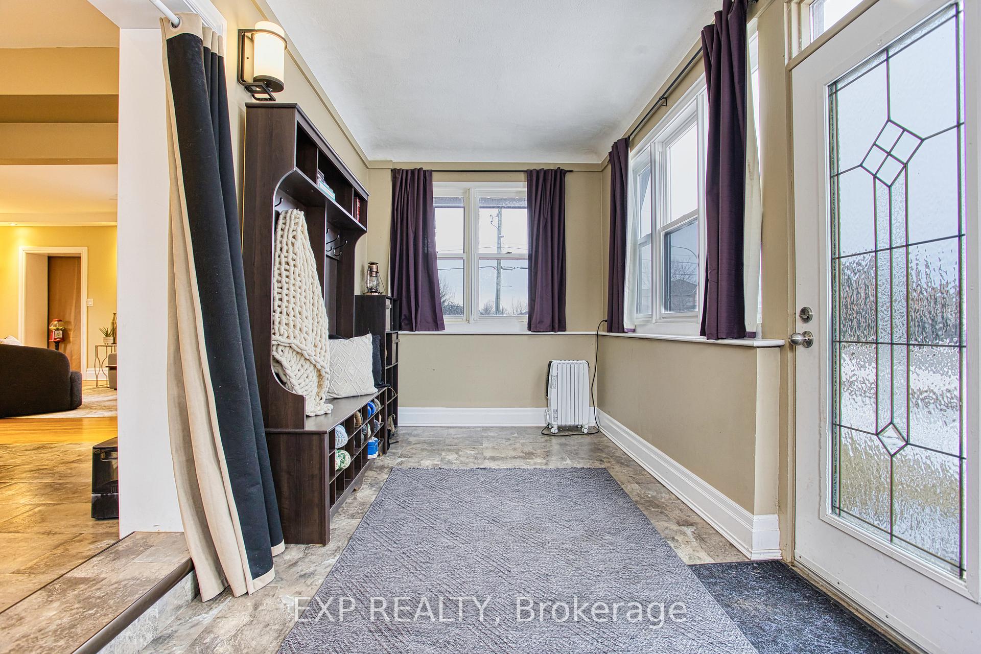 Photo 5 of 202 Central Avenue, Grimsby, Grimsby East — HOMEH