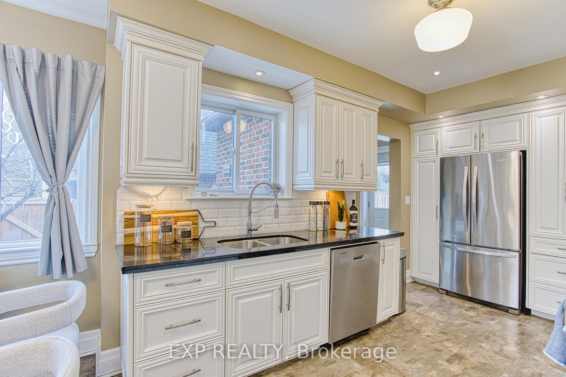 Photo 10 of 202 Central Avenue, Grimsby, Grimsby East — HOMEH