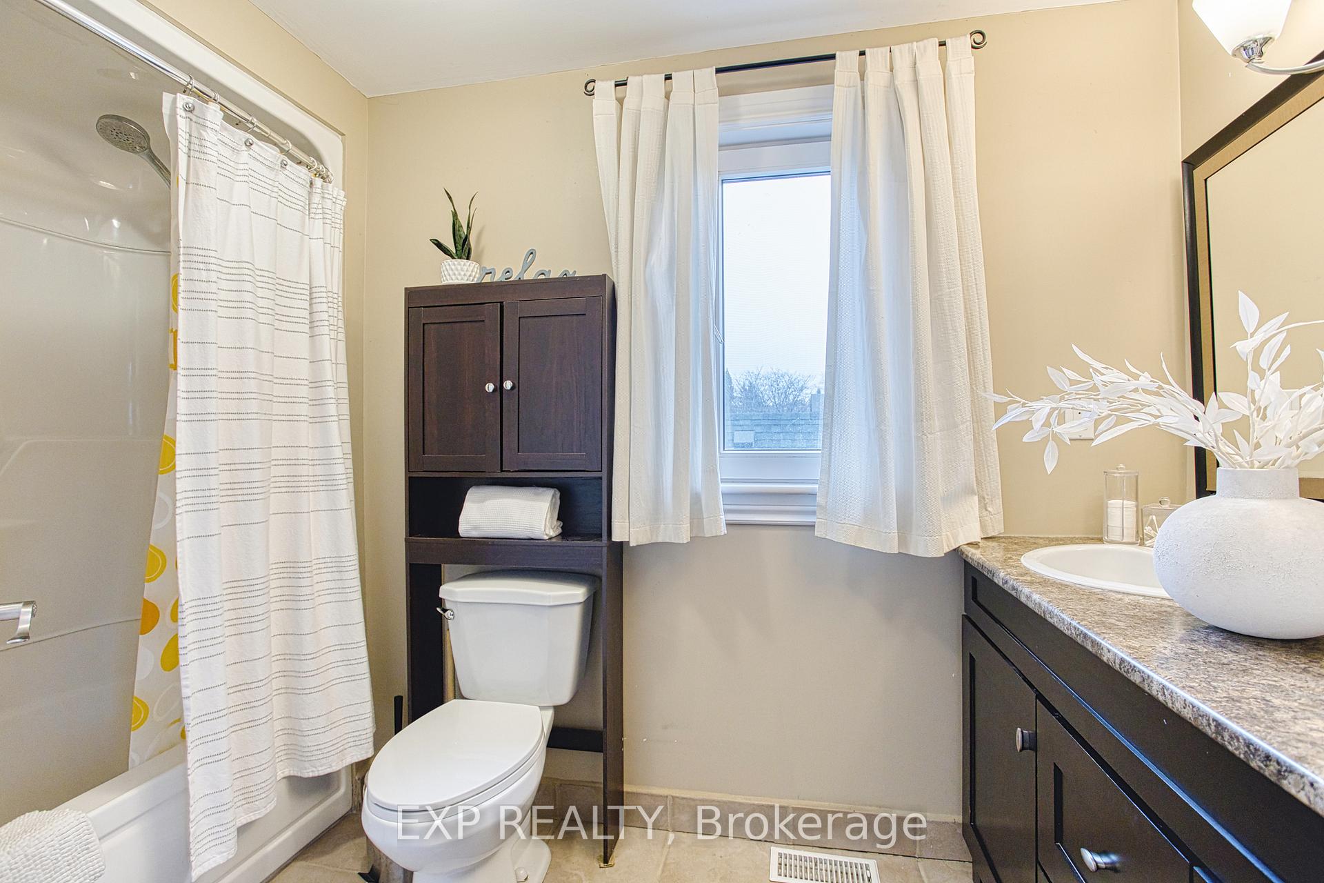 Photo 22 of 202 Central Avenue, Grimsby, Grimsby East — HOMEH