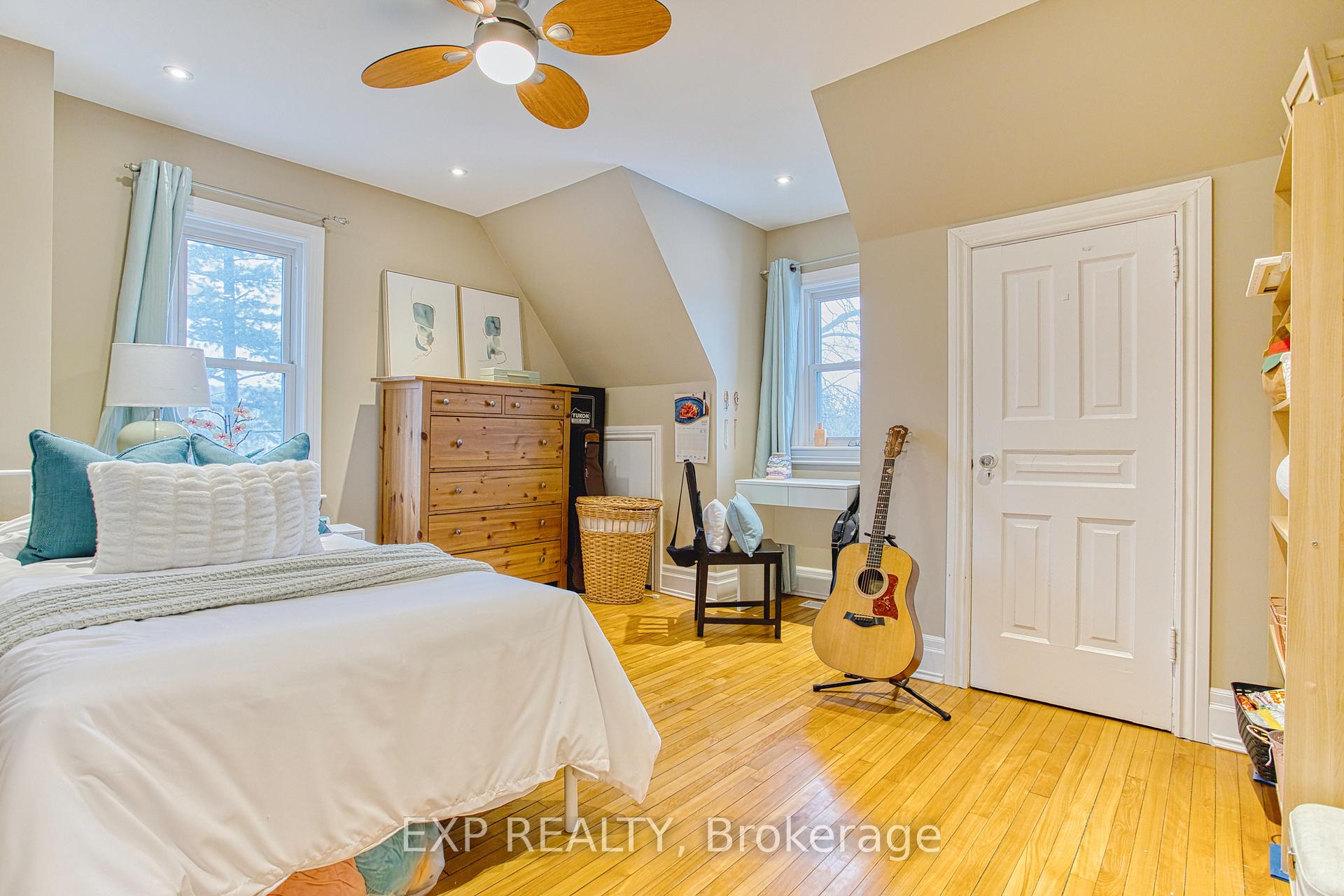 Photo 24 of 202 Central Avenue, Grimsby, Grimsby East — HOMEH