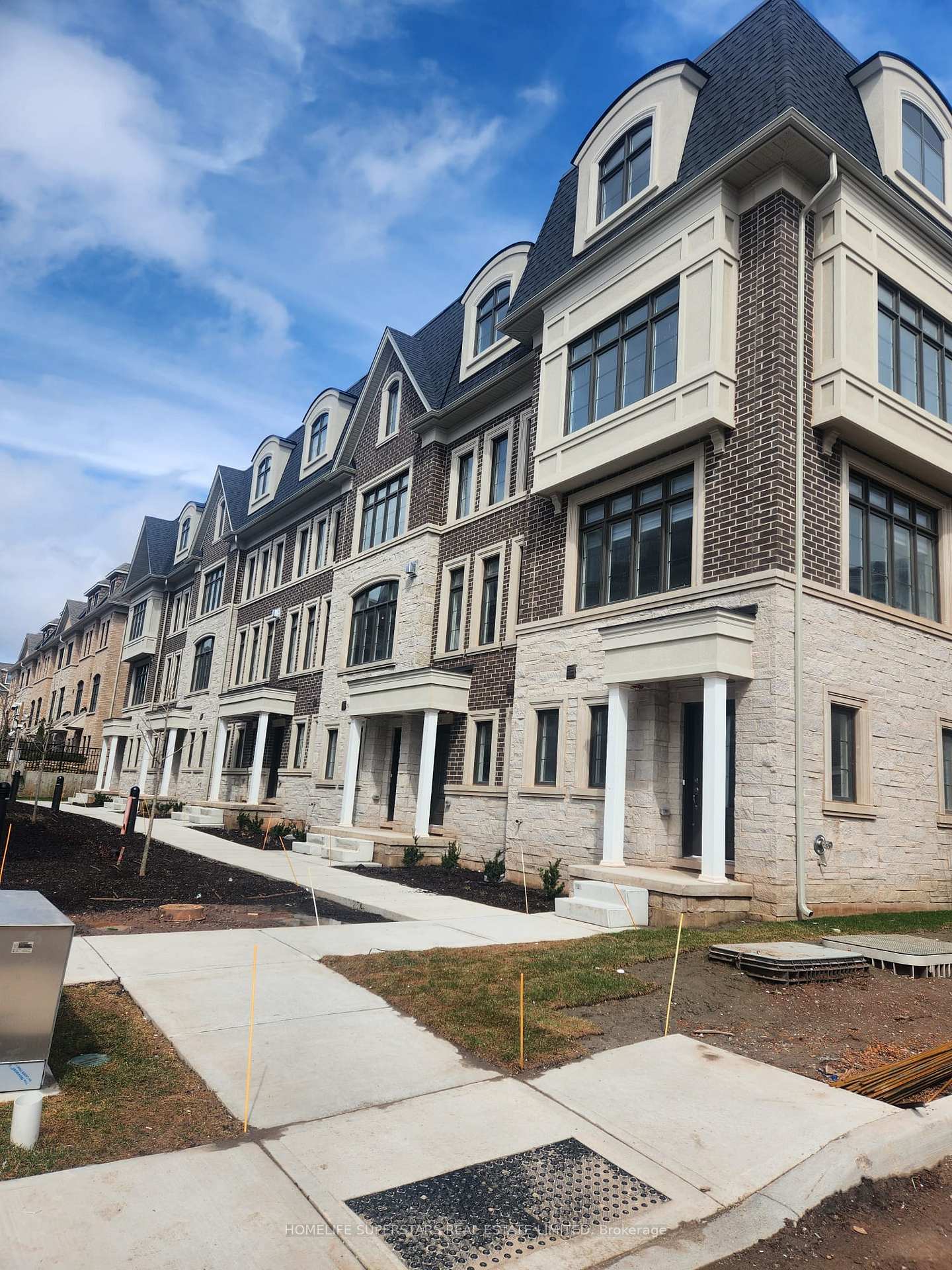 Front of Unit 31, 280 Melody Common E