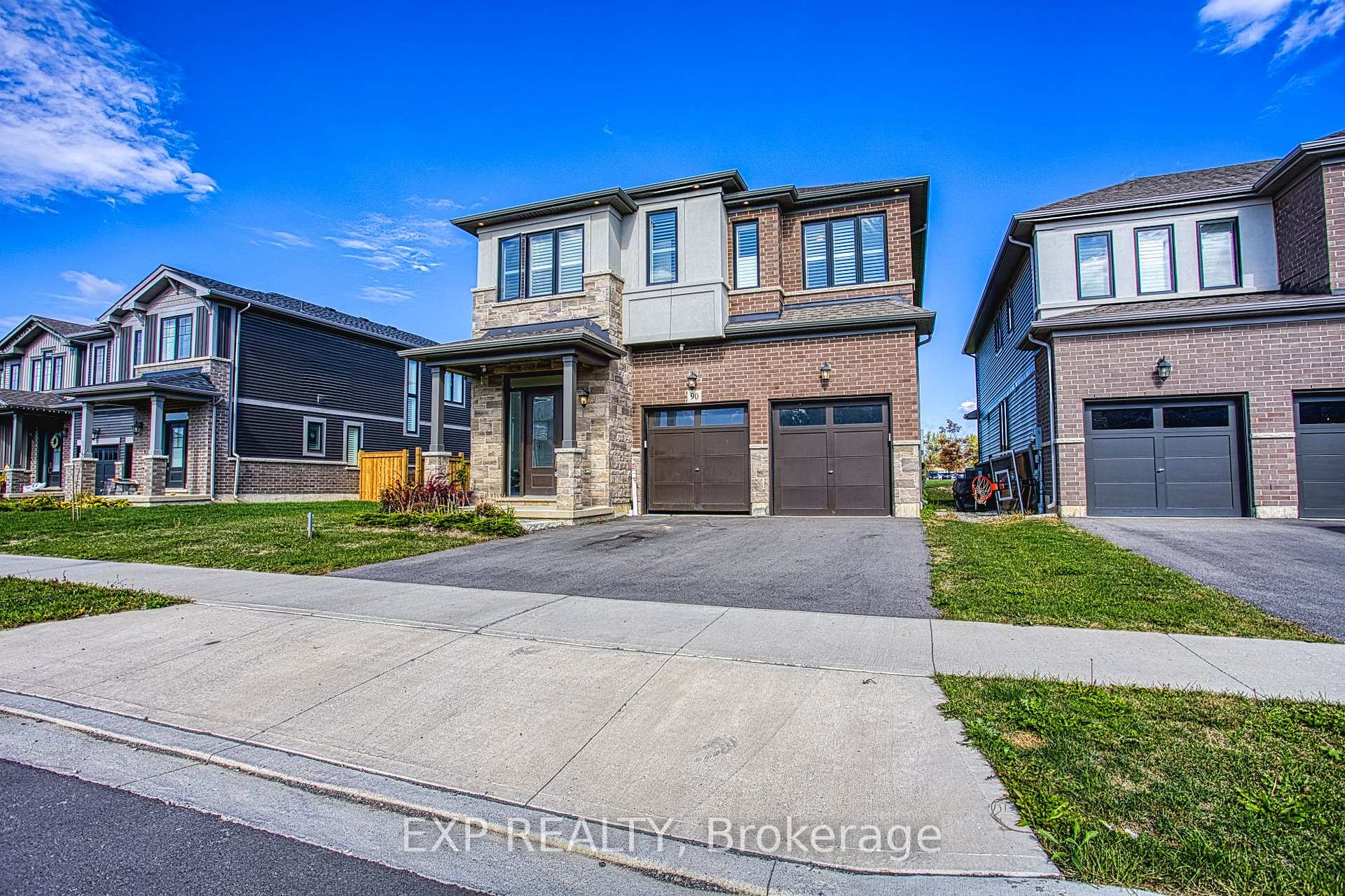 Photo 3 of 90 Spitfire Drive, Hamilton, Mount Hope — HOMEH