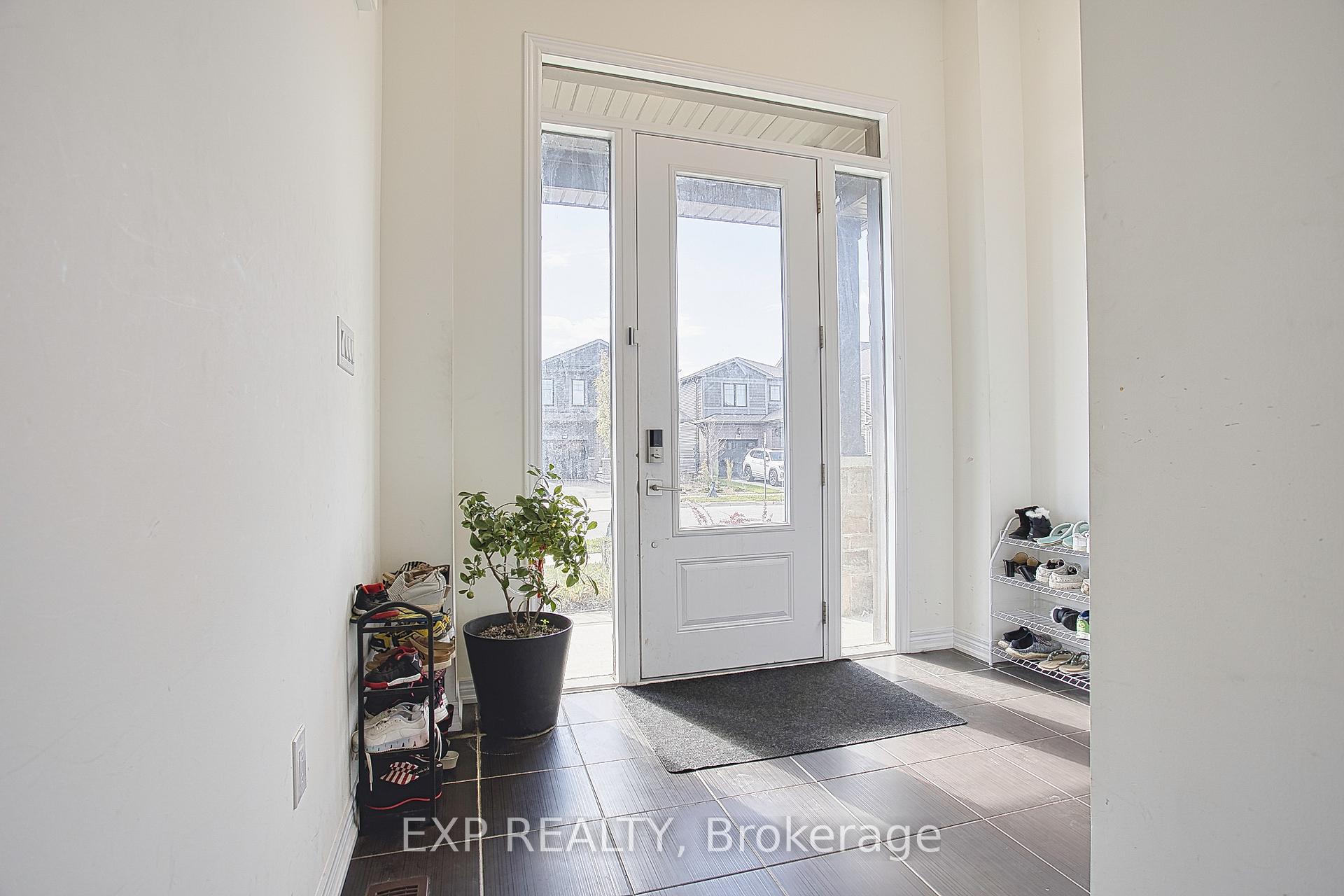 Photo 5 of 90 Spitfire Drive, Hamilton, Mount Hope — HOMEH