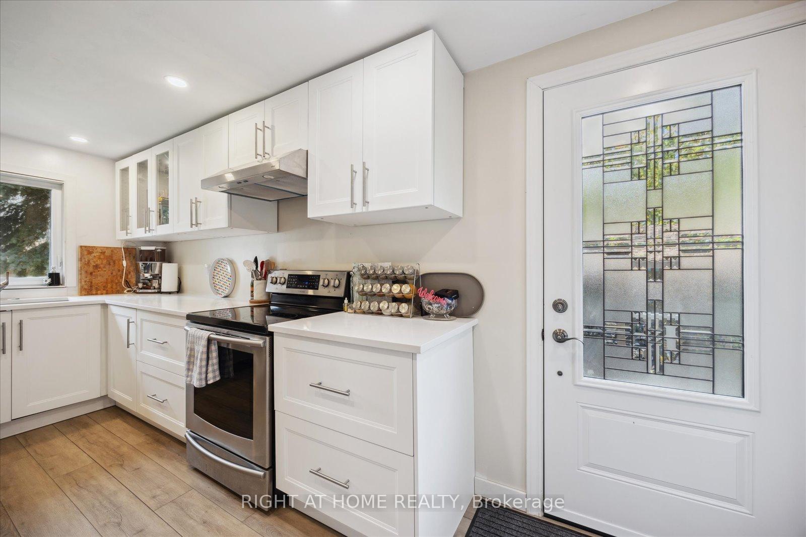 Photo 9 of 93 Oakdene Crescent, Kawartha Lakes, Mariposa — HOMEH