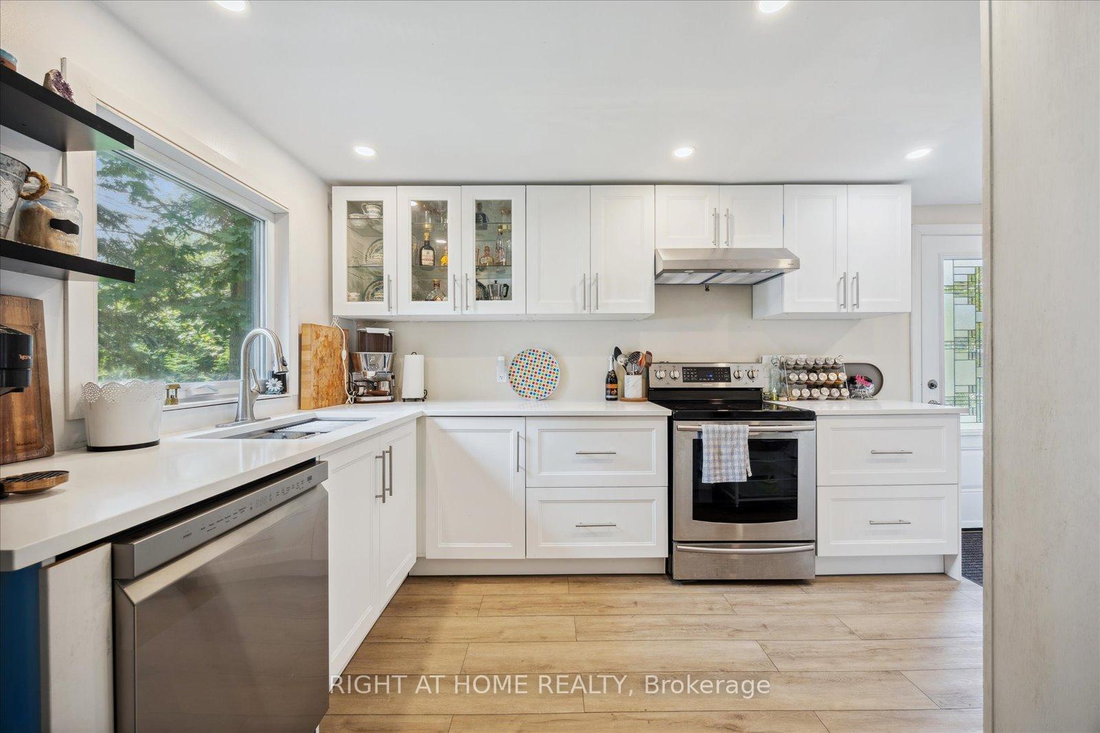 Photo 11 of 93 Oakdene Crescent, Kawartha Lakes, Mariposa — HOMEH