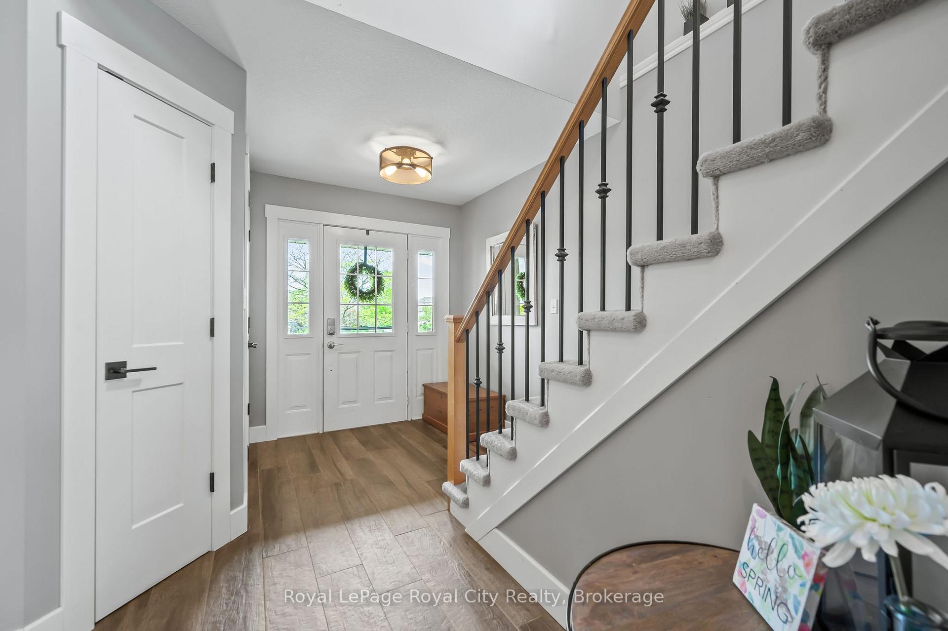 Photo 3 of 4 Lois Lane, Guelph, Willow West/Sugarbush/West Acres — HOMEH