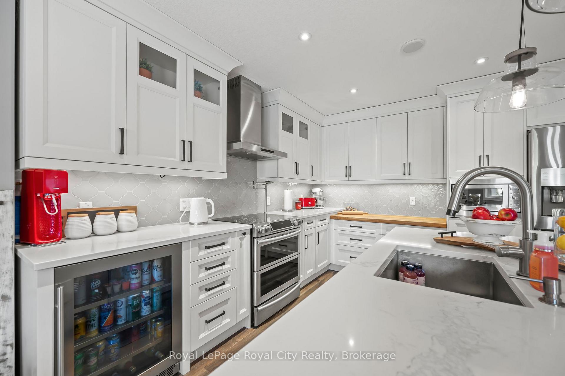 Photo 8 of 4 Lois Lane, Guelph, Willow West/Sugarbush/West Acres — HOMEH