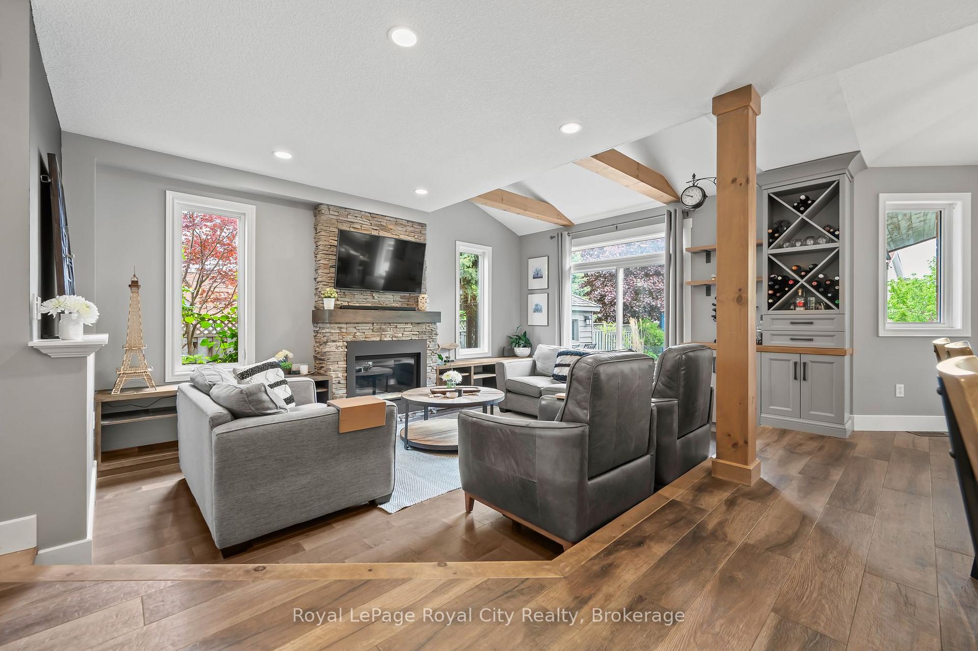 Photo 10 of 4 Lois Lane, Guelph, Willow West/Sugarbush/West Acres — HOMEH
