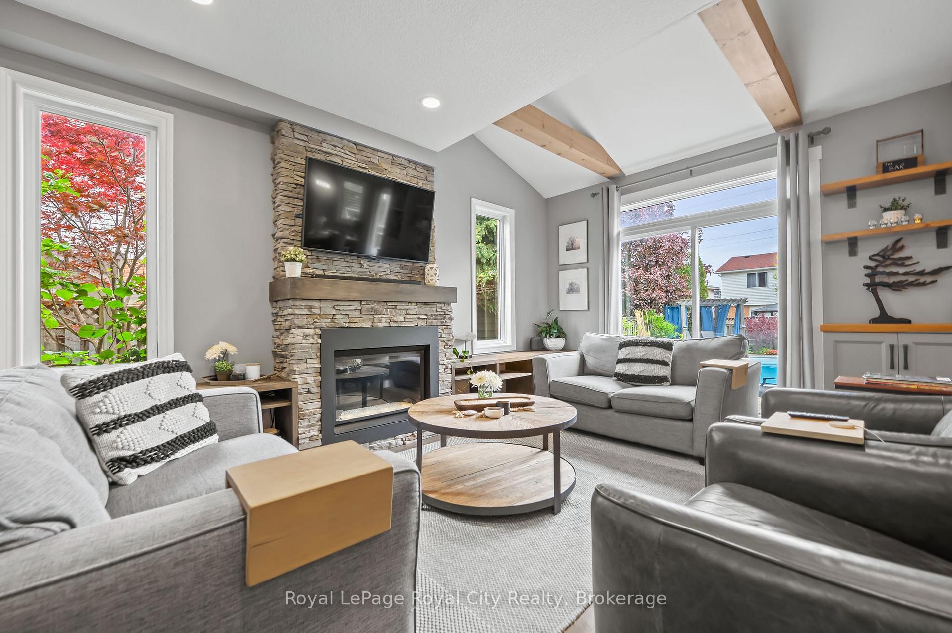 Photo 11 of 4 Lois Lane, Guelph, Willow West/Sugarbush/West Acres — HOMEH