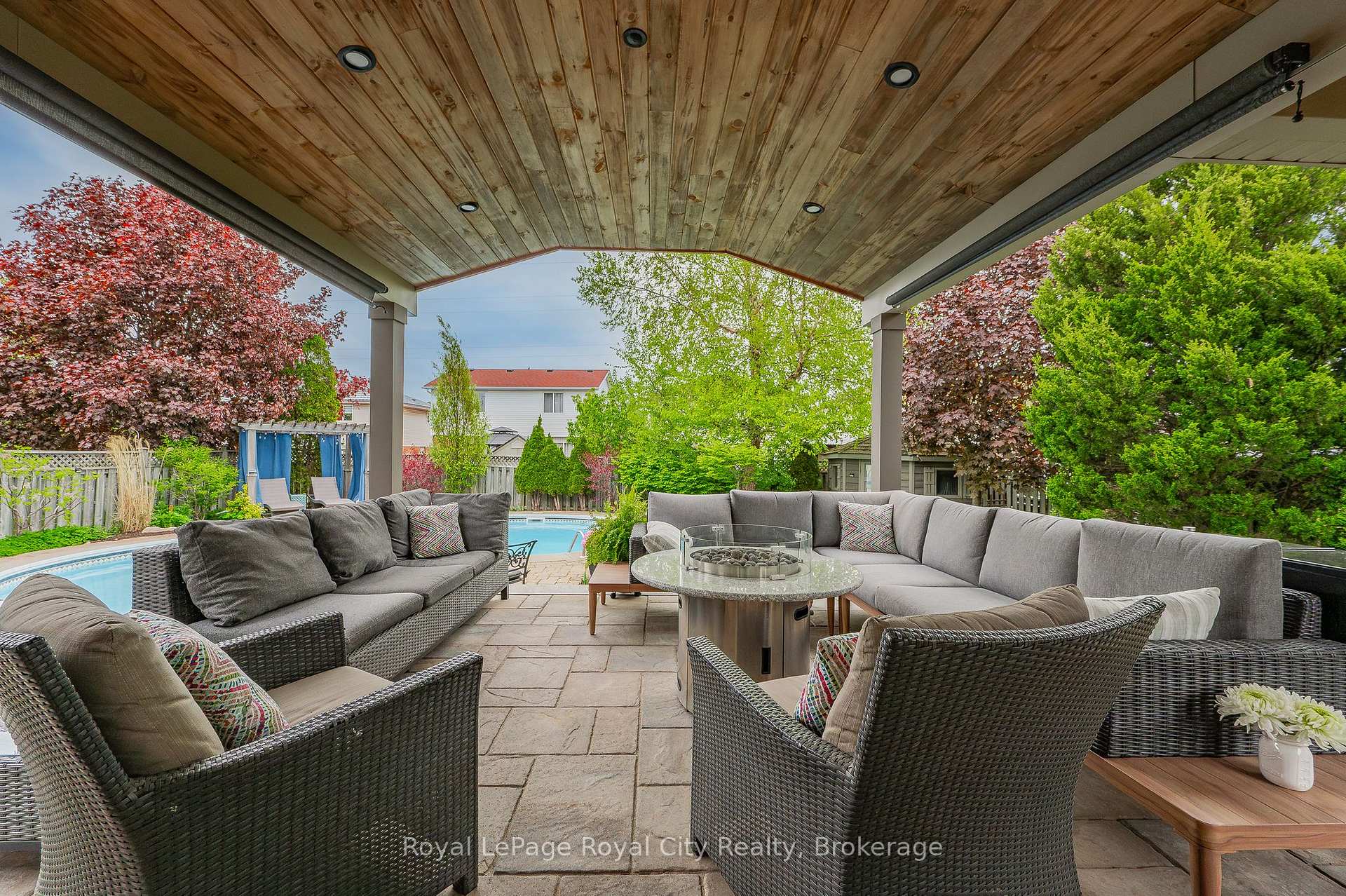 Photo 13 of 4 Lois Lane, Guelph, Willow West/Sugarbush/West Acres — HOMEH