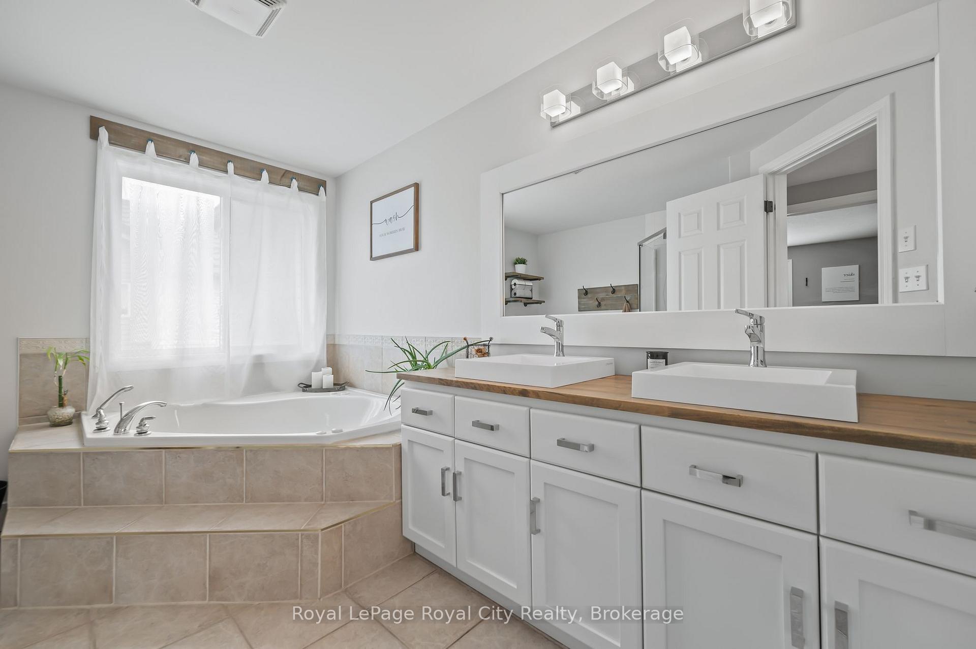 Photo 37 of 4 Lois Lane, Guelph, Willow West/Sugarbush/West Acres — HOMEH