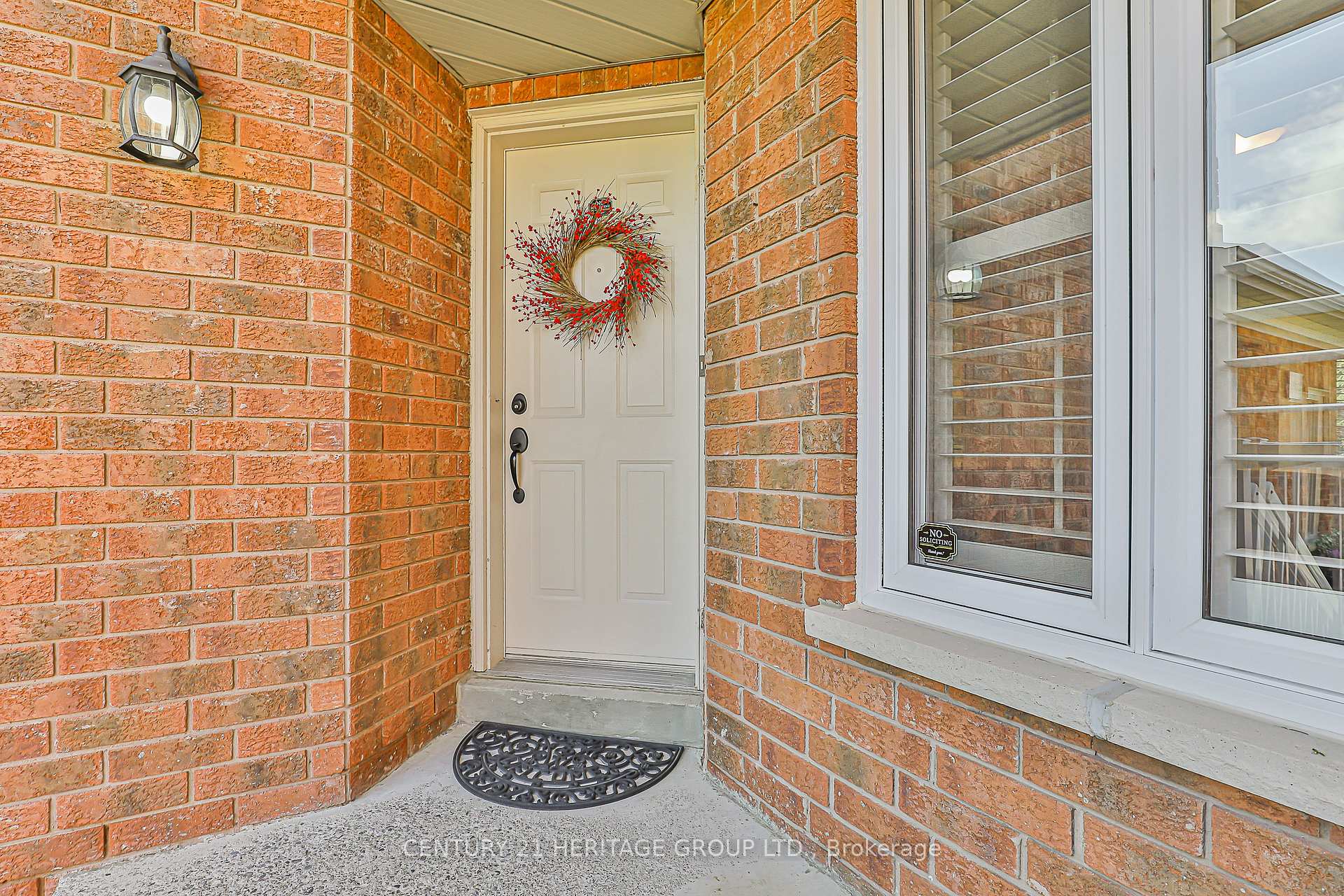 Photo 10 of 80 Primeau Drive, Aurora, Aurora Grove — HOMEH
