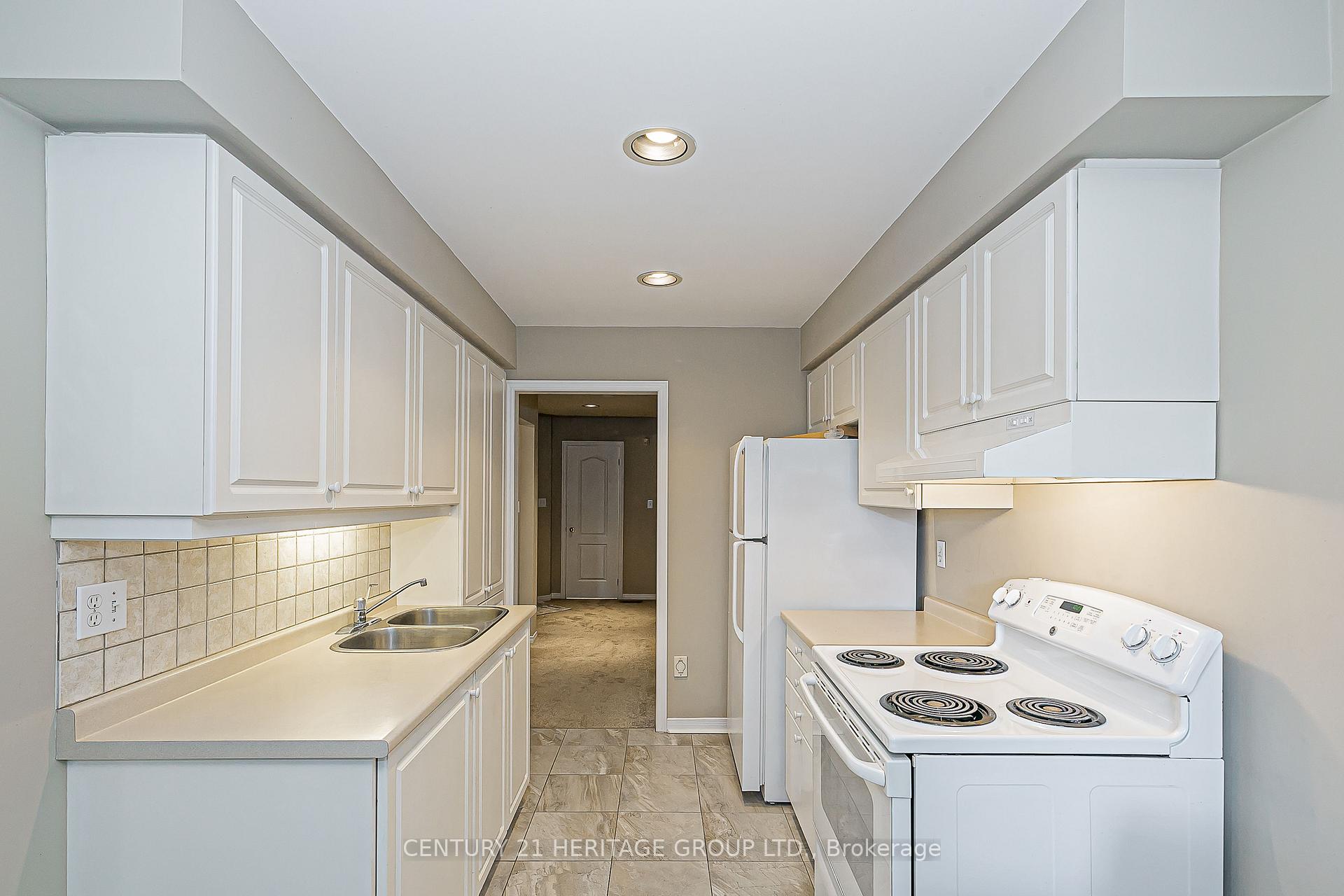 Photo 8 of 80 Primeau Drive, Aurora, Aurora Grove — HOMEH