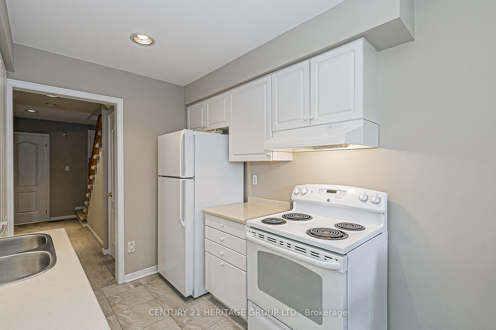 Photo 7 of 80 Primeau Drive, Aurora, Aurora Grove — HOMEH