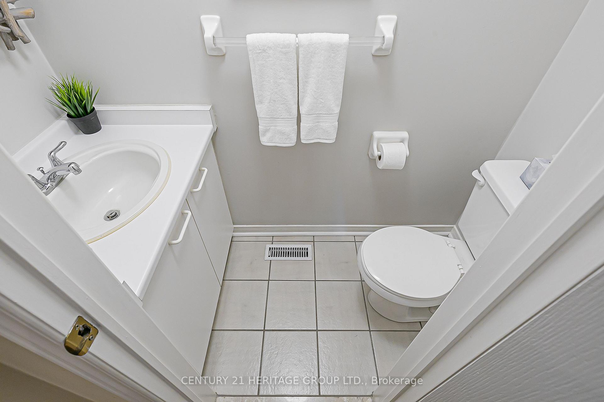 Photo 16 of 80 Primeau Drive, Aurora, Aurora Grove — HOMEH