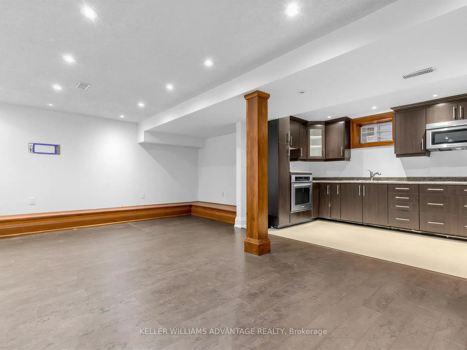 Photo 3 of 2 Park (Basement) Avenue, Toronto, The Beaches — HOMEH