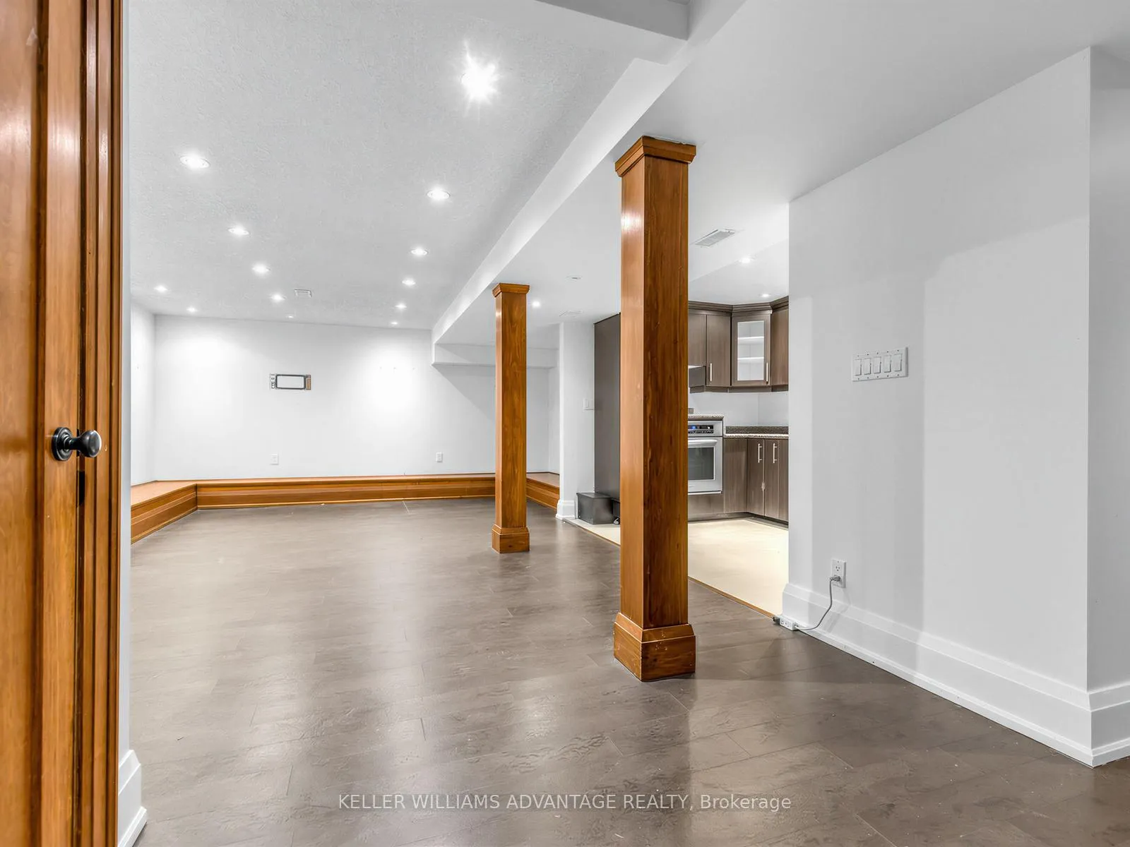 Photo 4 of 2 Park (Basement) Avenue, Toronto, The Beaches — HOMEH